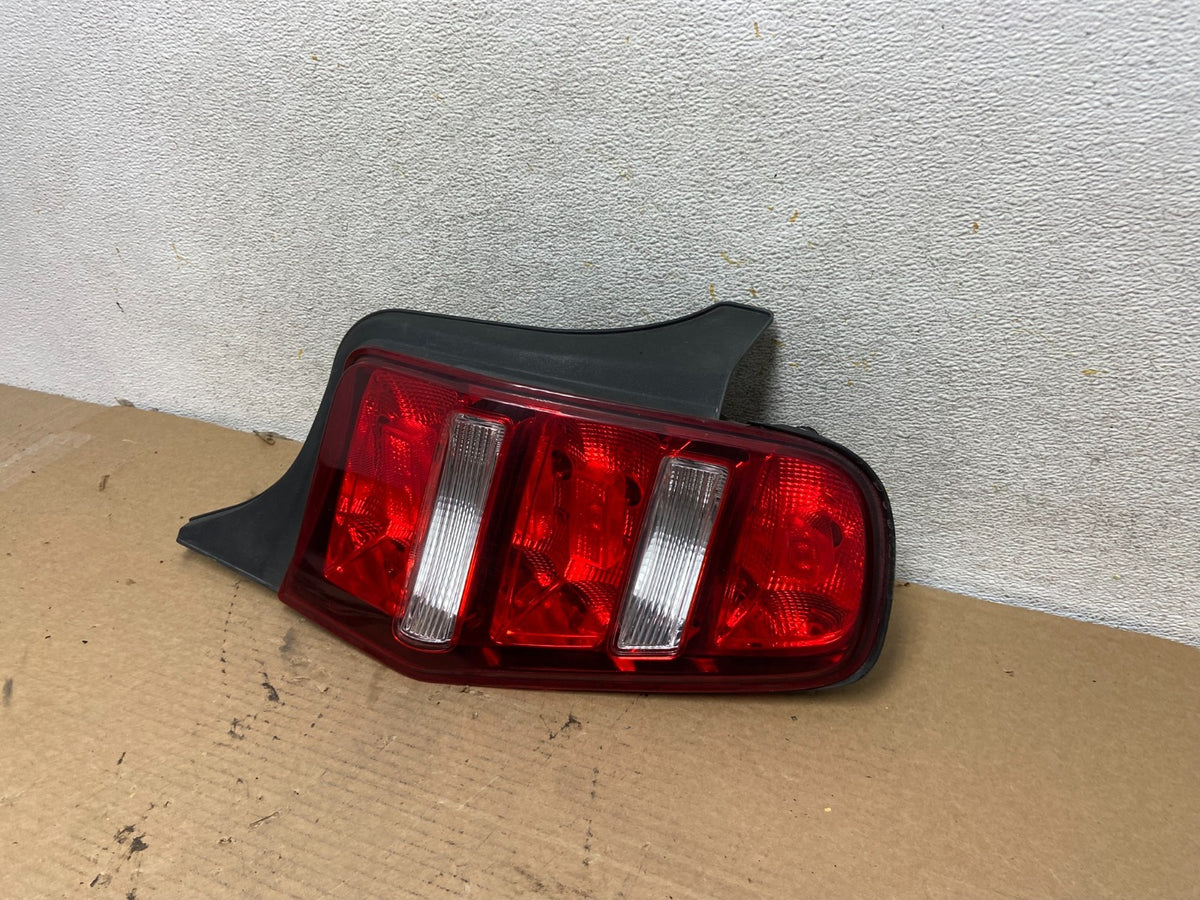 2010-2012 Ford Mustang Right Passenger Rh Side Tail Light AH4267 DW2