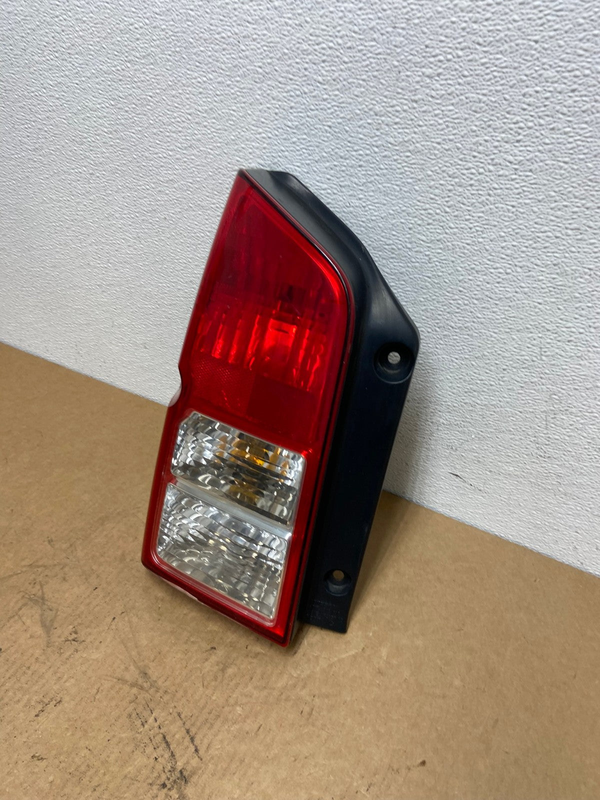 2005 to 2012 Nissan Pathfinder Tail light Left Driver Lh Side AC2951 LK1