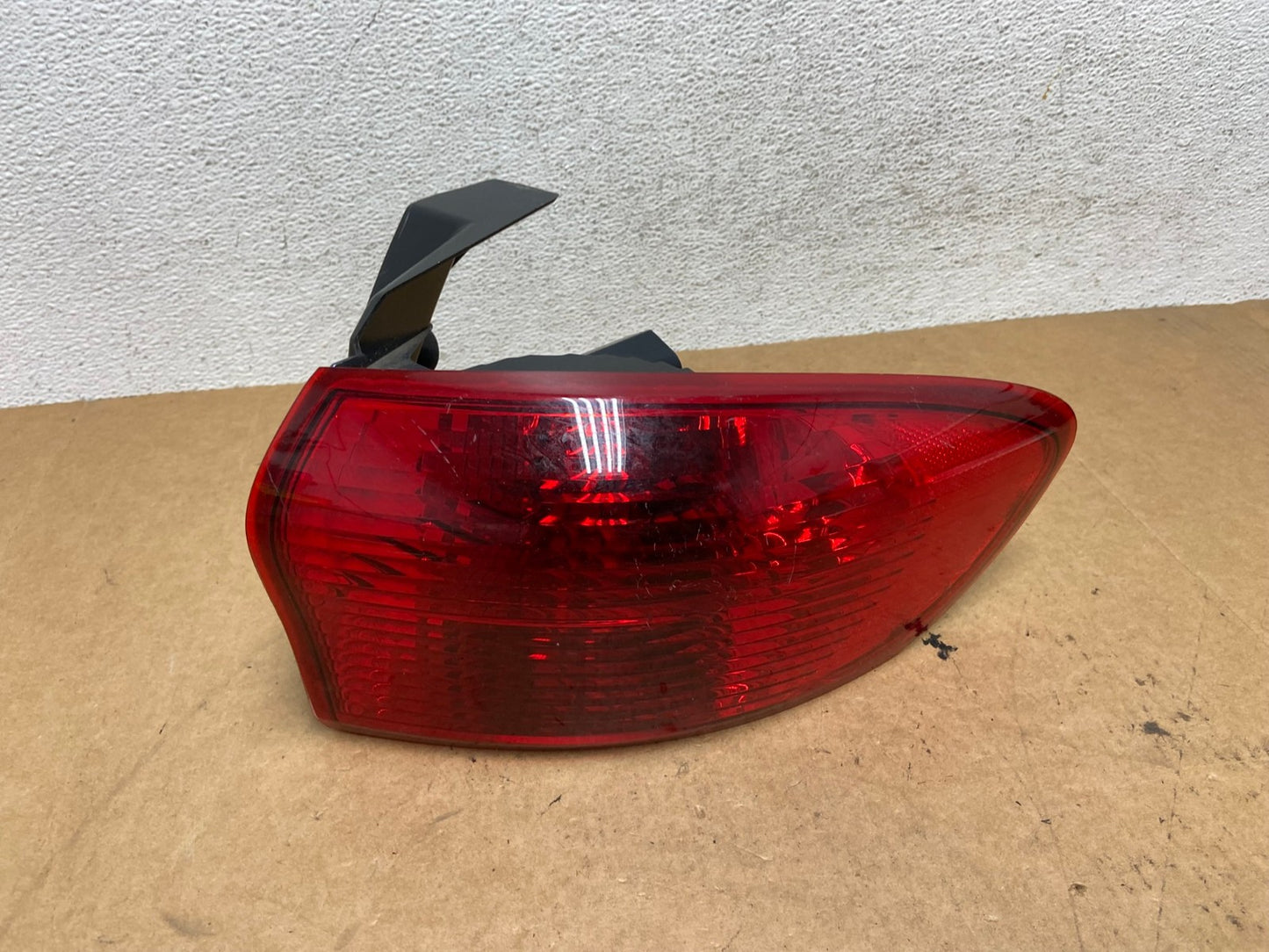 2006-2007 Subaru Tribeca B9 Right Passenger Rh Side Tail Light AE3208 LK0