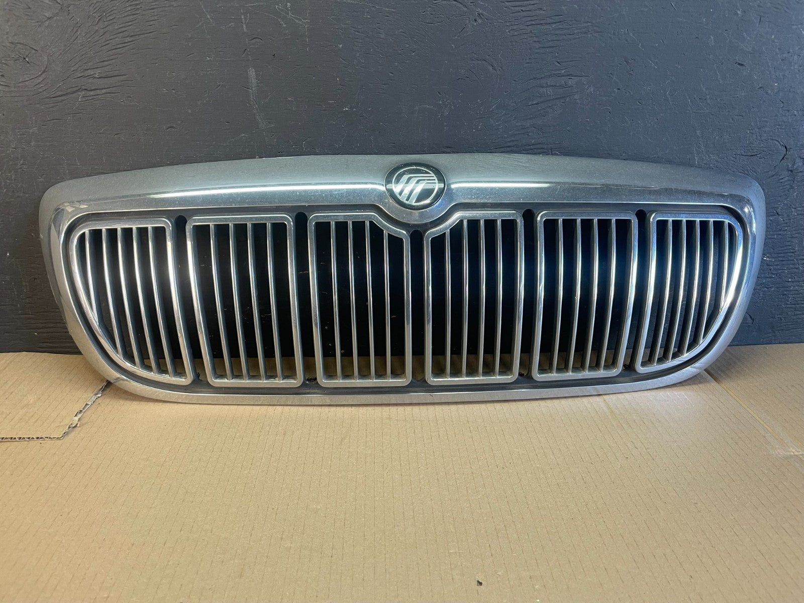 1998 to 2002 Mercury Grand Marquis Front Upper Grill Grille AE3495 DG0