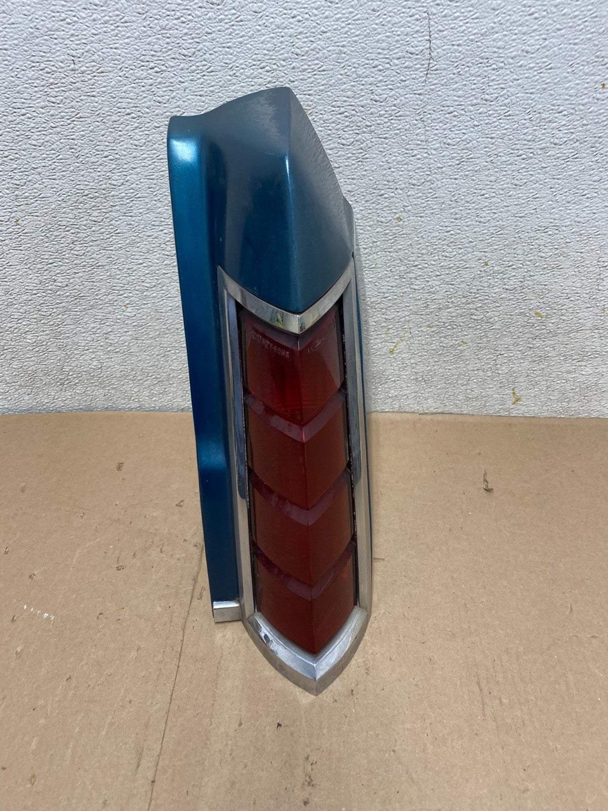 1980 to 1983 Lincoln Mark VI Right Passenger RH Side Tail Light Q4159 DW0
