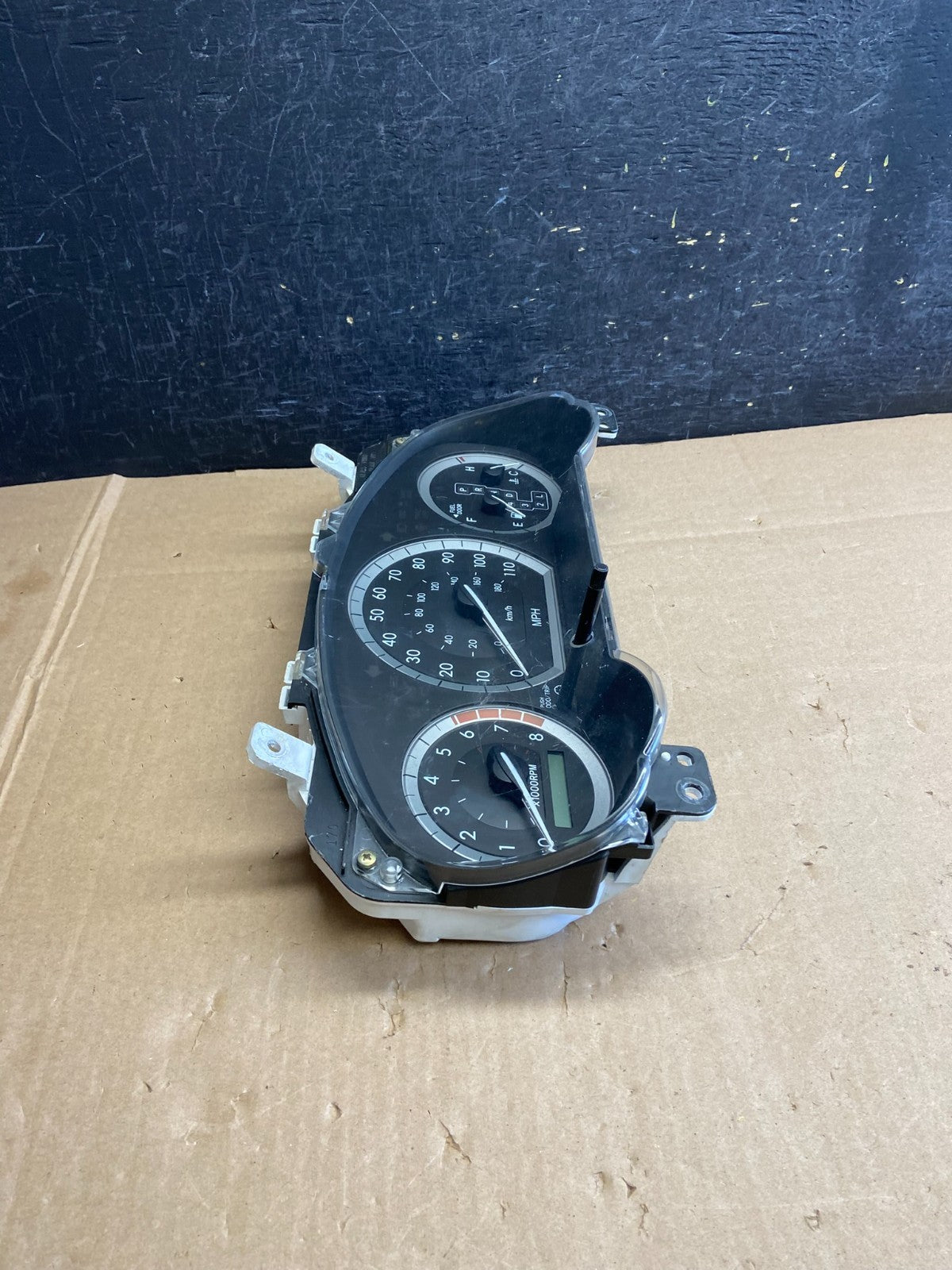 2004 2005 Toyota Sienna Speedometer Cluster Gauge AI6303 DW1