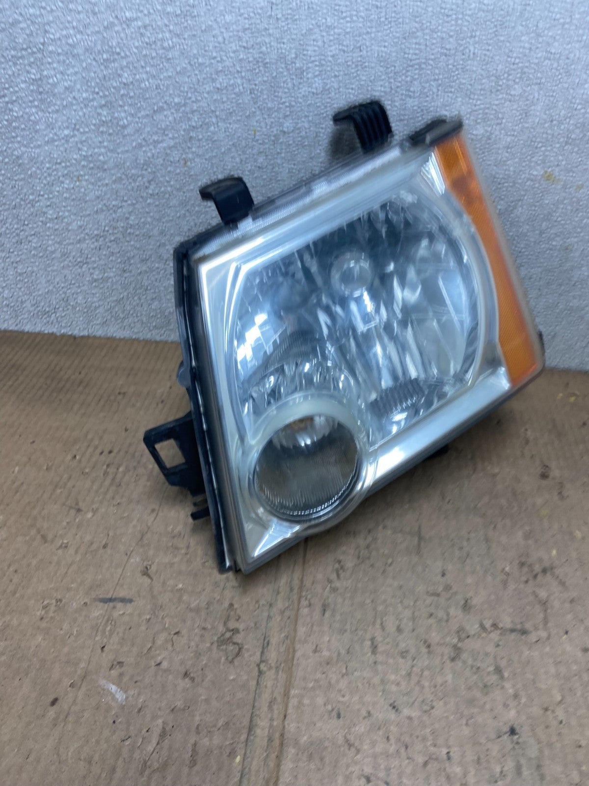 2005 - 2015 Nissan Xterra Driver Left LH Side Headlight AA6956 DW2