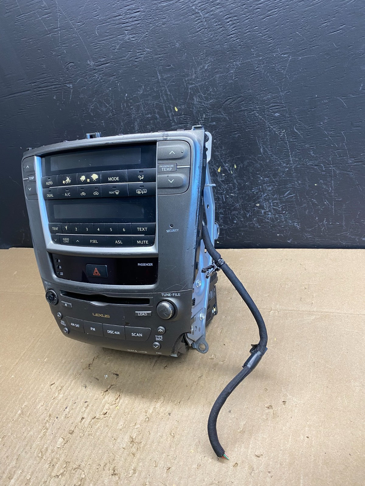 2009 to 2011 Lexus IS250 Screen Radio AM-FM CD Tuner Head Unit OEM AC4740 DG5