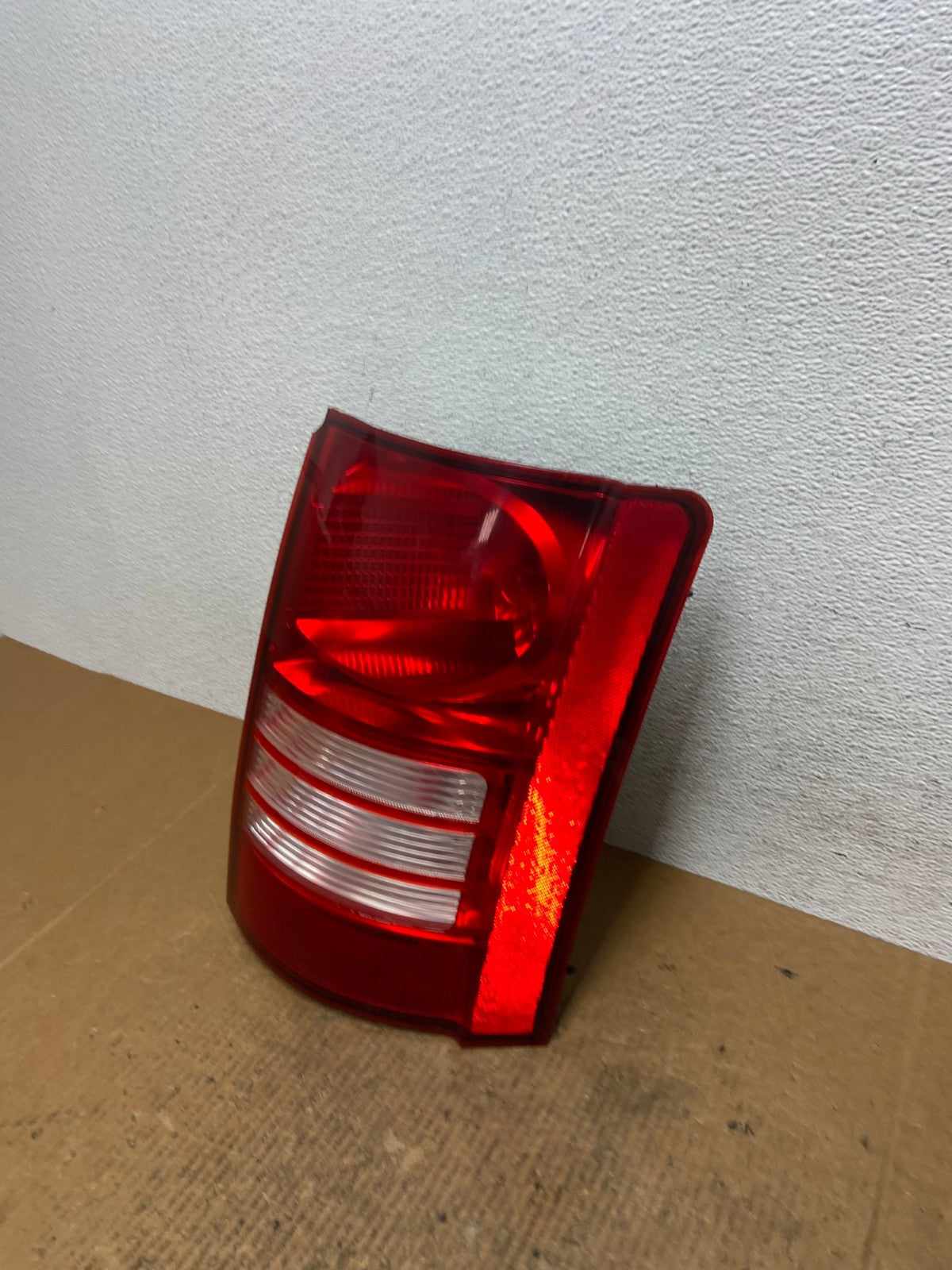 2008 - 2010 Chrysler Town And Country Right Passenger Tail Light AE2730 LK1