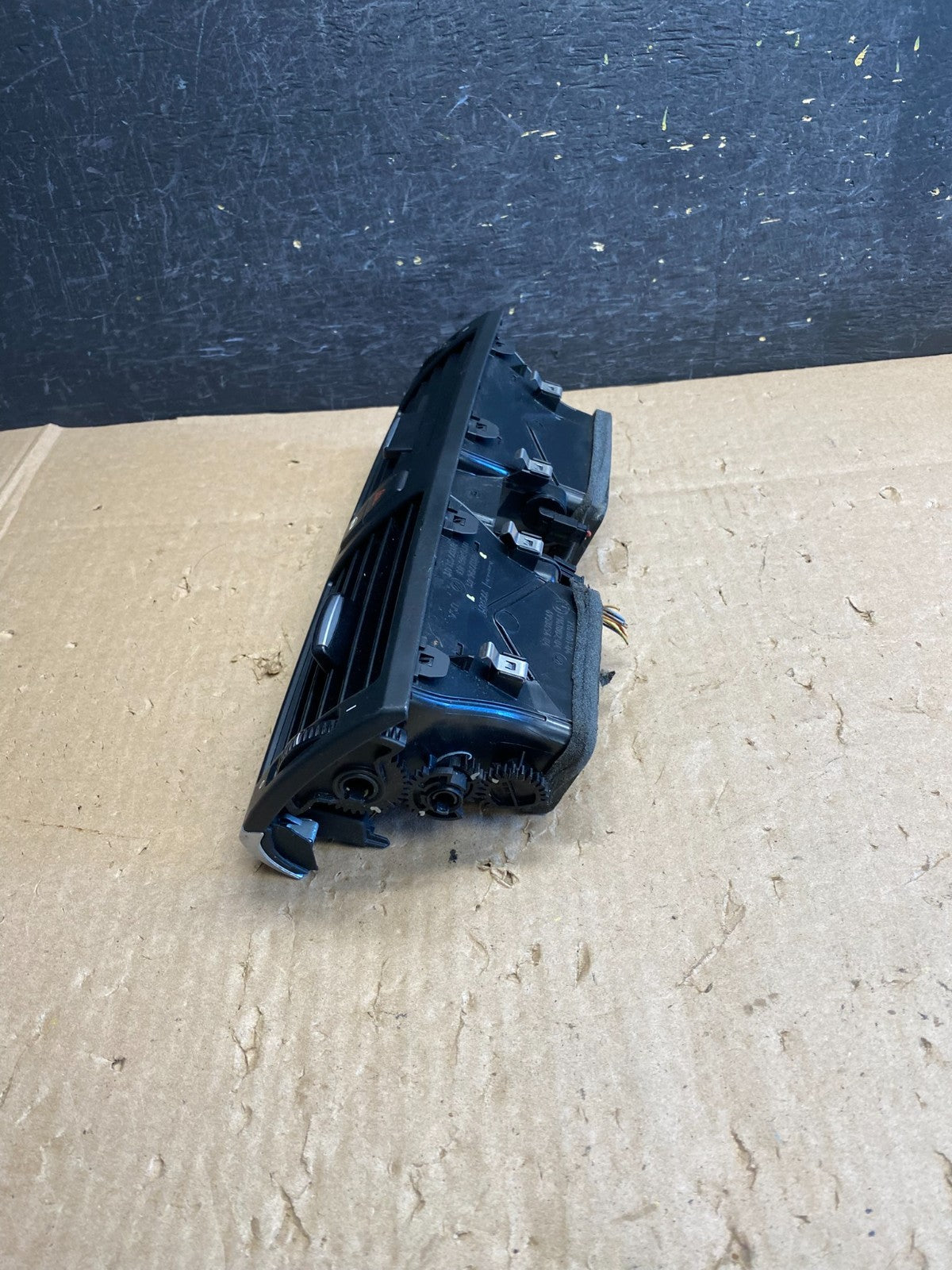 2007 to 2013 BMW X5 X6 Center Console Dash Air Vent AJ1303 DW2