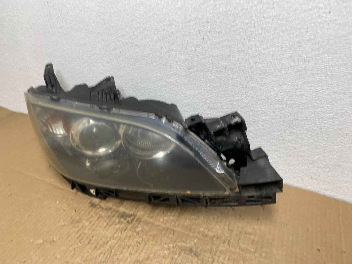 2004 to 2009 Mazda 3 Sedan Right Passenger Rh Side Headlight Oem AB8443 DW1