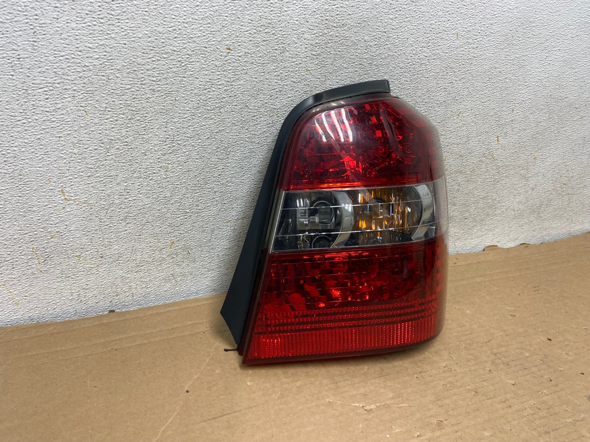 2004-2007 Toyota Highlander Right Passenger RH Side Tail Light AH8370 LK1