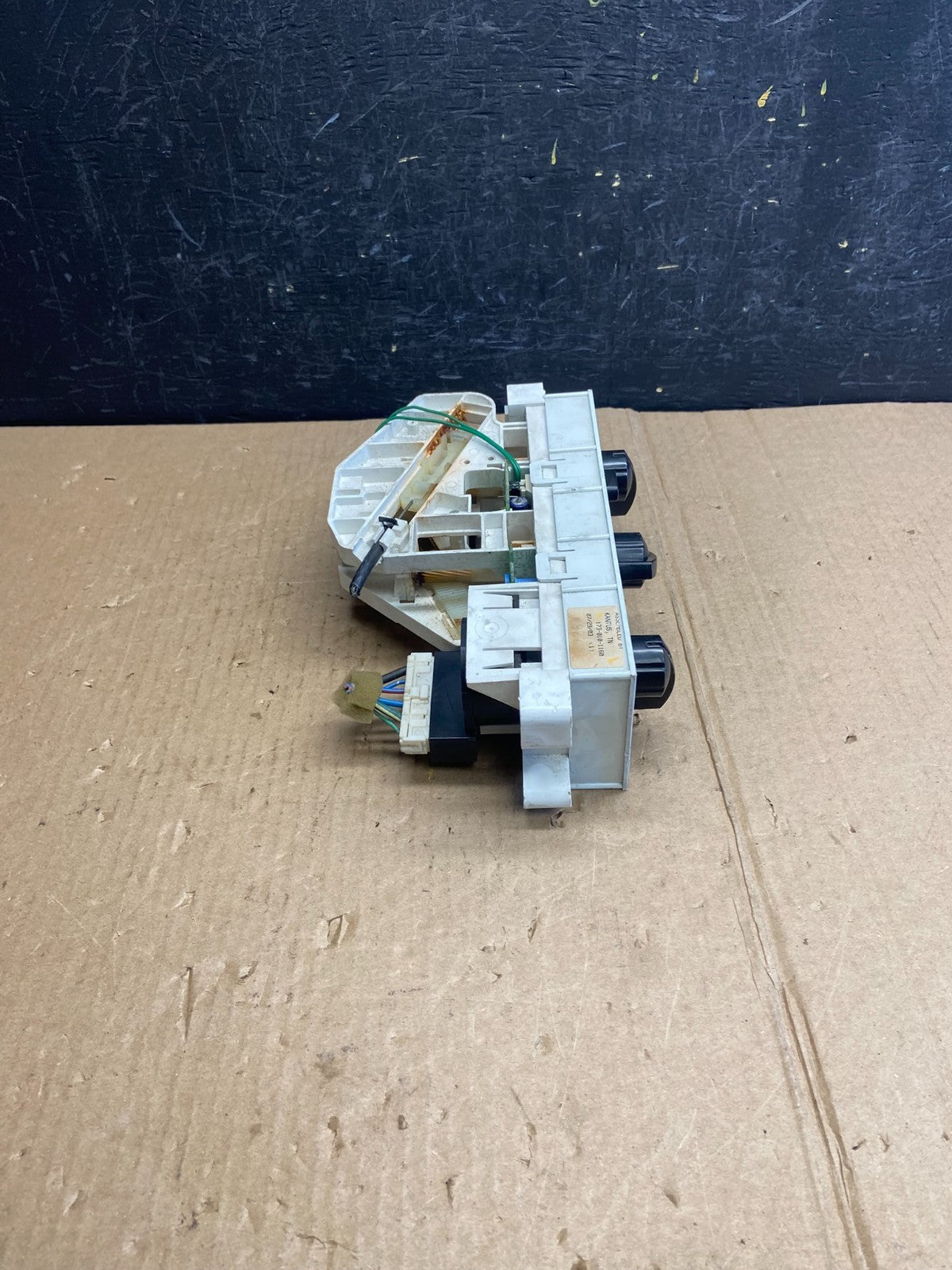 2001-2004 Nissan Xterra Heater A/C Climate Temperature Control AE3811 DG1