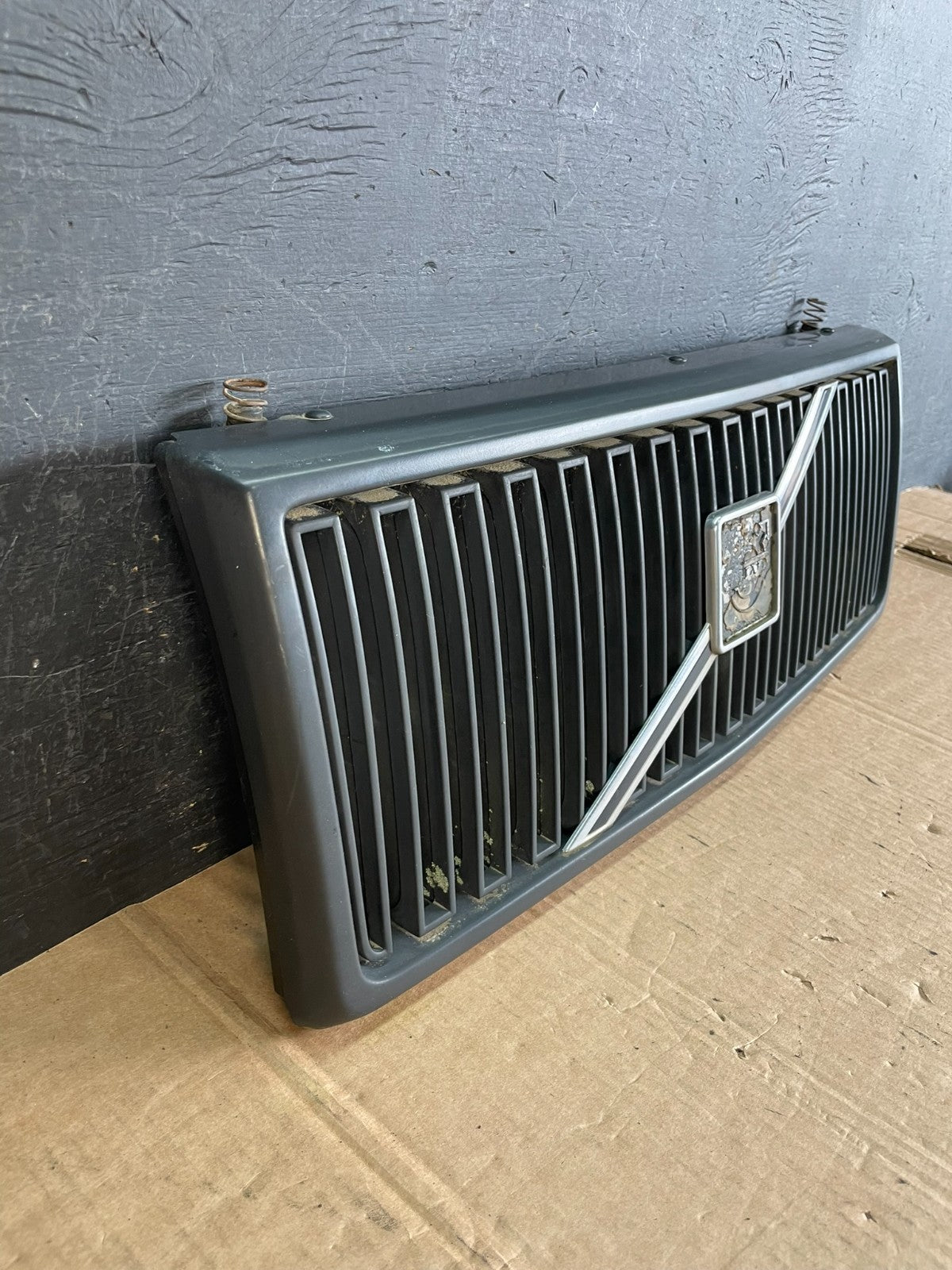 1985 to 1989 Volvo 240 Front Grille W/Emblem 1312657 AE84252