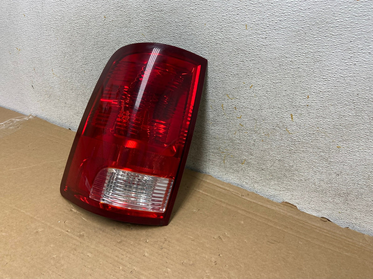 2010 to 2018 Dodge Ram 1500 Left Driver LH Side Tail Light AH8337 LK2