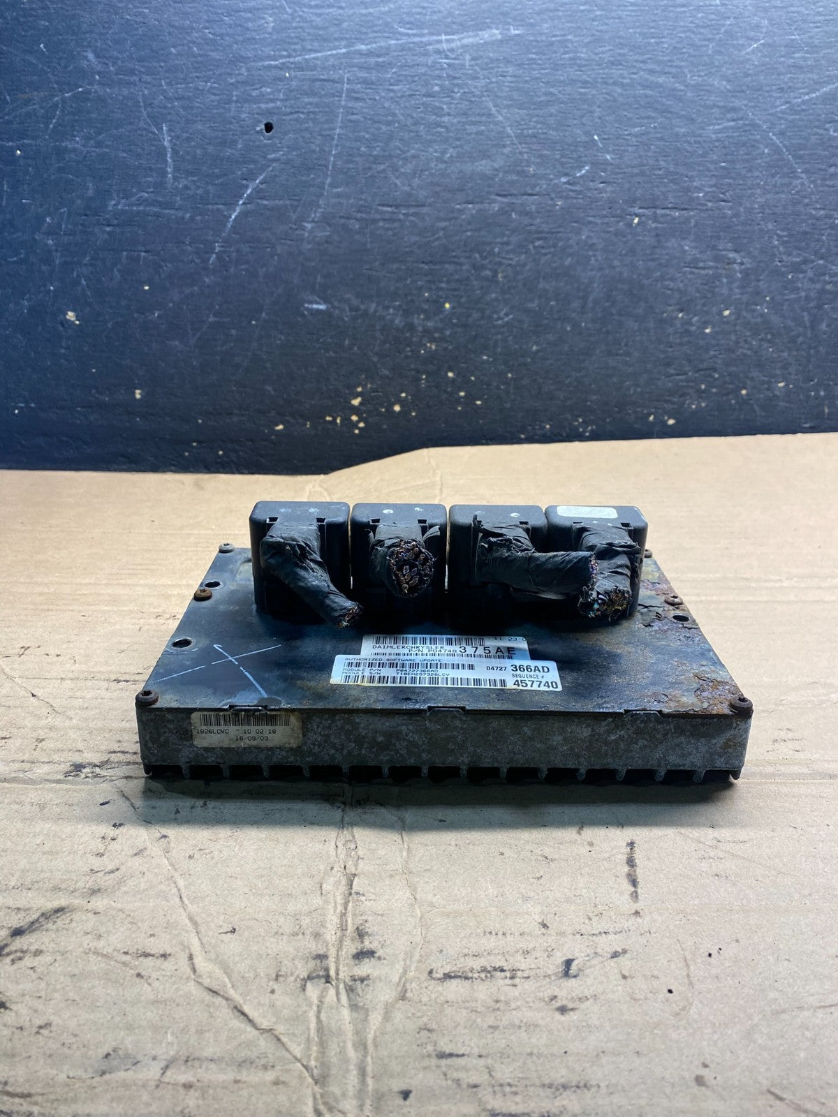 2005 Dodge Caravan 3.8L Engine Computer Module ECU ECM P04727366AD OEM aa5521 DG0