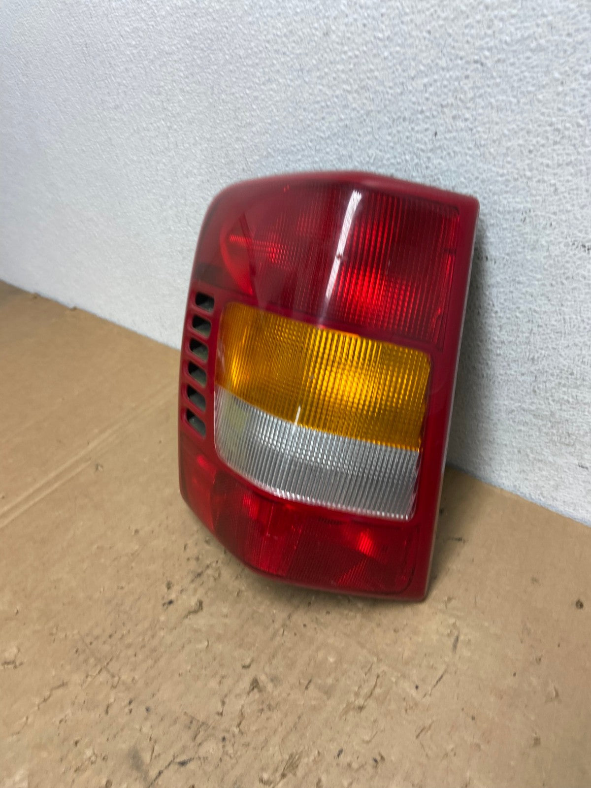 1999 - 2004 Jeep Grand Cherokee WJ Left Driver Lh Tail Light AD3097 LK1