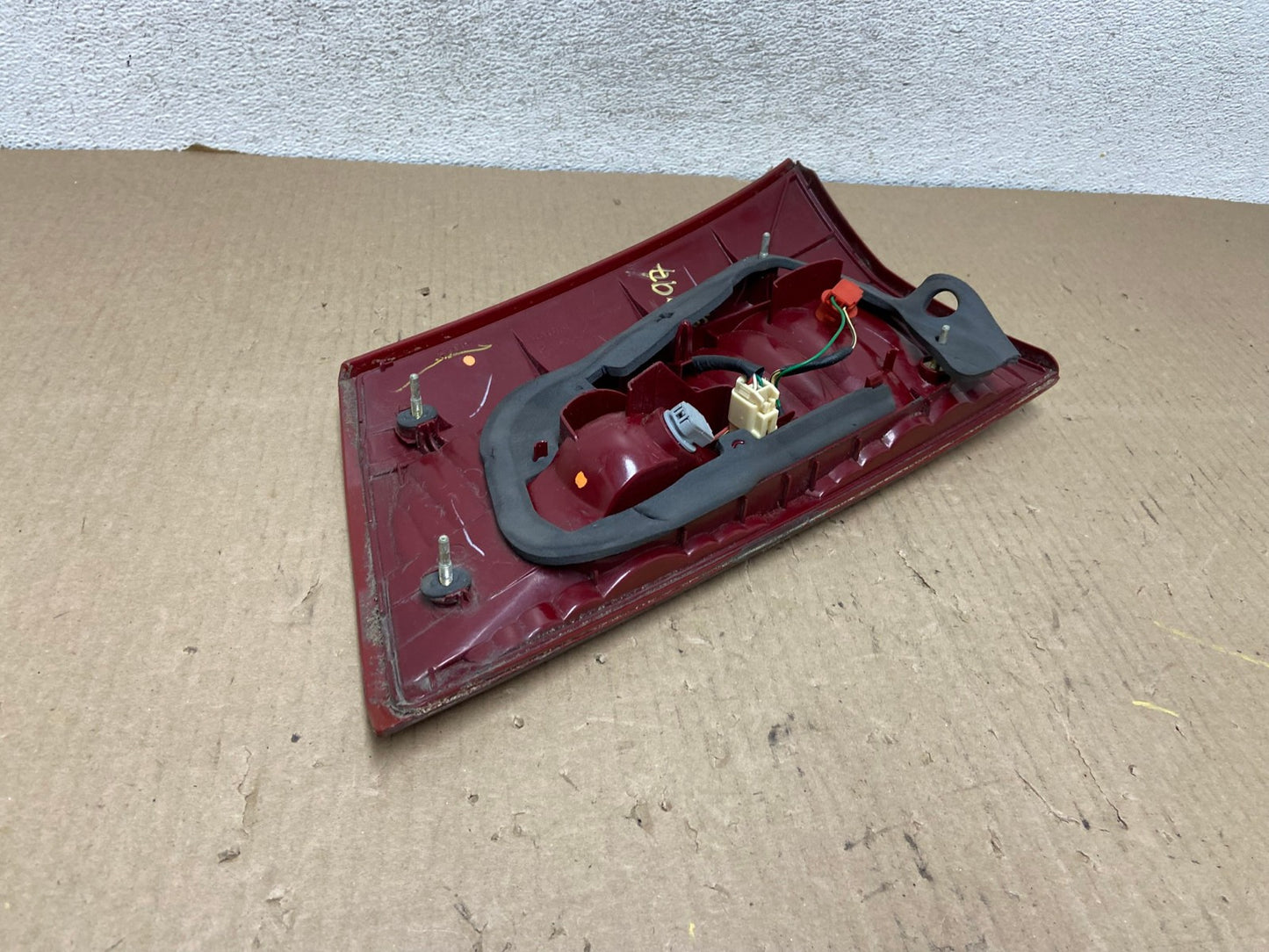 2004 - 2005 Toyota Sienna Left Driver LH Side Inner Tail Light AG7997 LK5