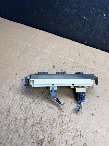 1999 to 2002 Chevrolet Silverado HVAC Heater Climate Control Module AC4702 DG3