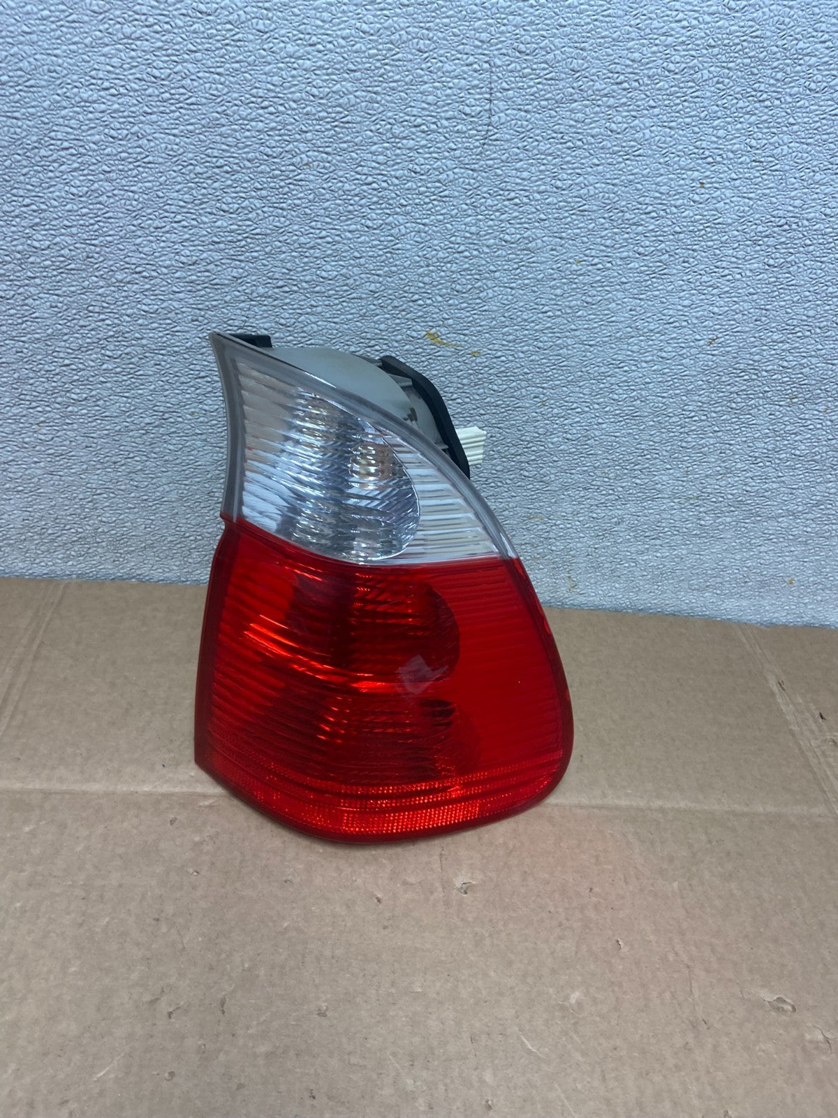 2004 2005 2006 BMW E53 X5 Right Passenger Rh Side Tail Light Oem Y8441 DW0