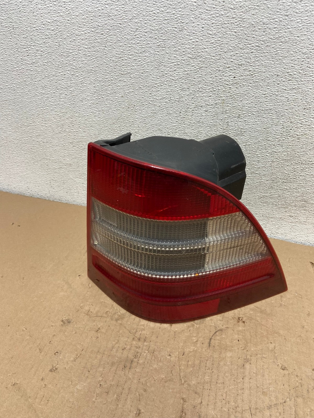 1998 to 2001 Mercedes ML320 ML-Class Right Passenger Rh Tail Light AF3244 LK0