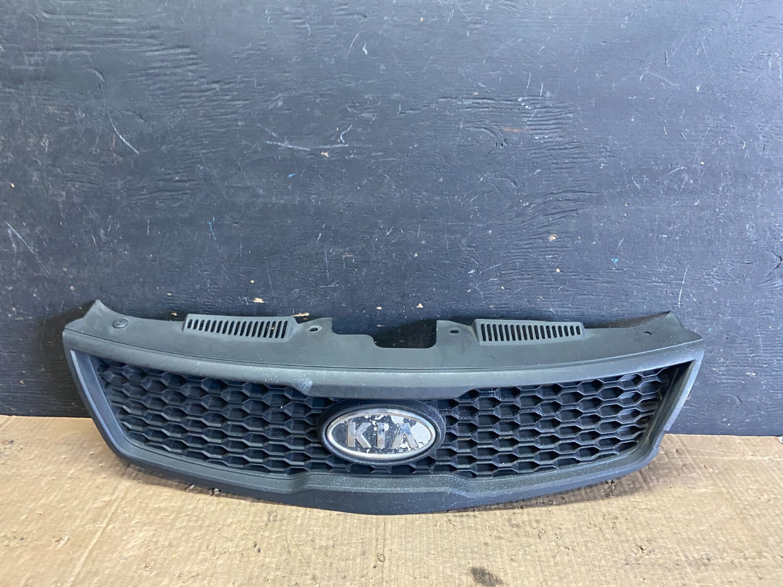 2010 to 2013 Kia Forte Koup Black Front Upper Bumper Grill Grille O6140 DG0