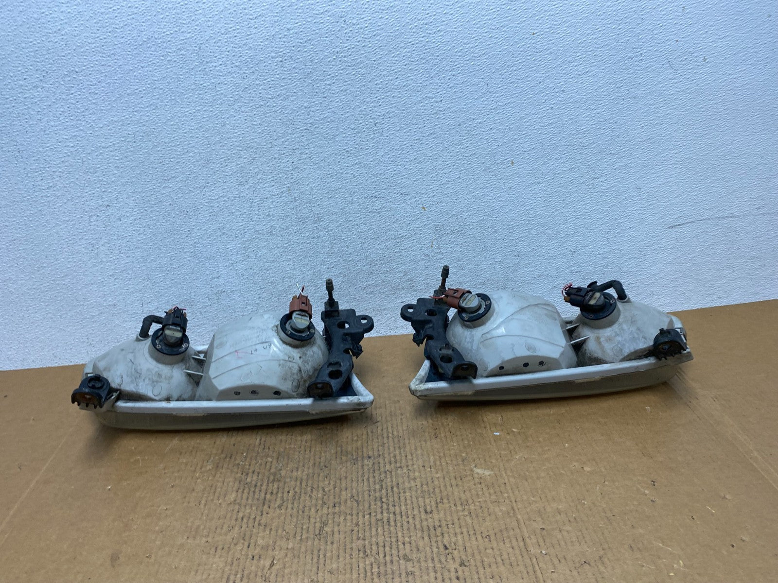 2000 to 2001 Toyota Camry Front Left+Right Side Headlights AE1144 DW6