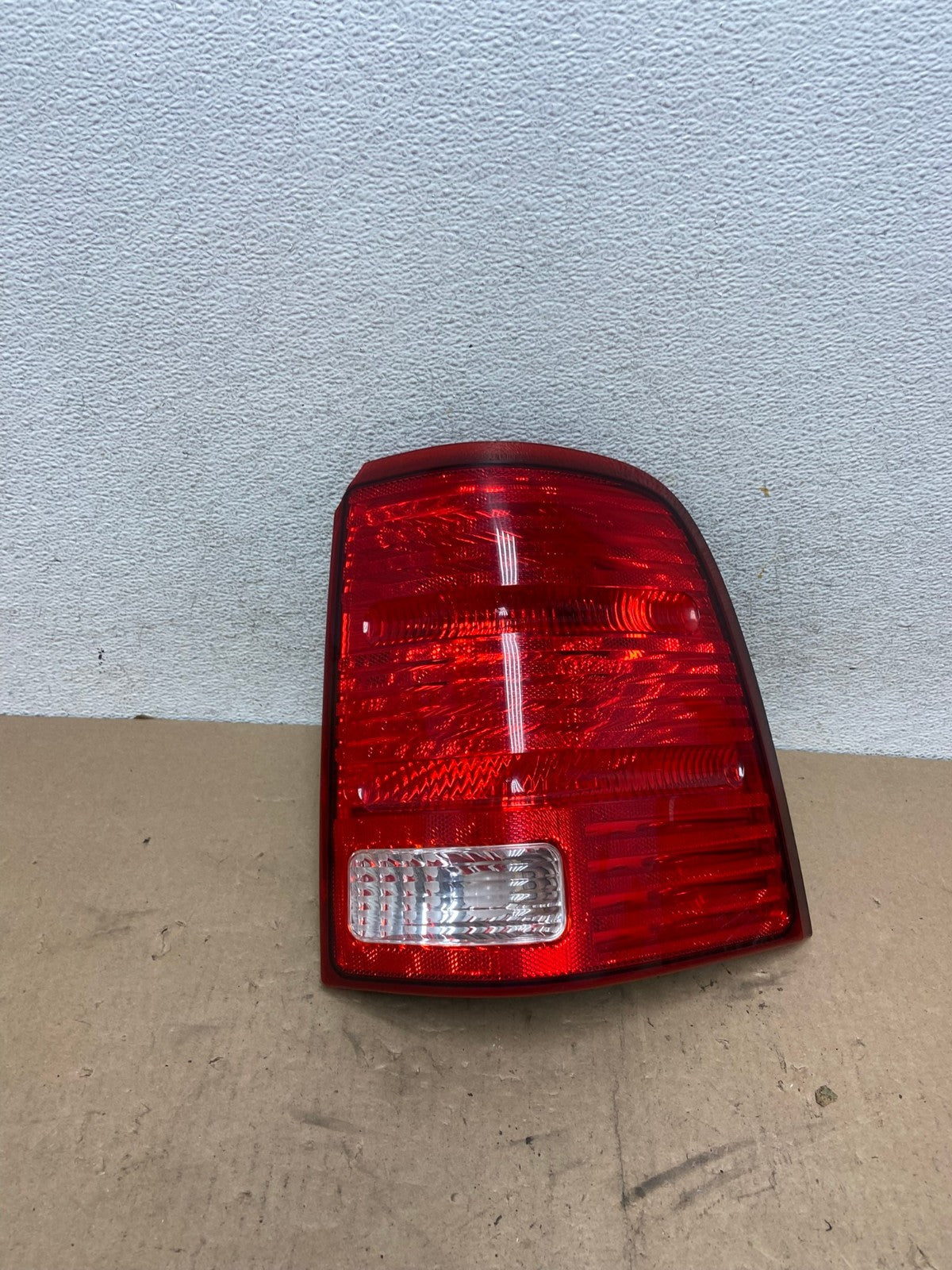 2002 to 2005 Ford Explorer Right Passenger Rh Side Tail light AG4780 LK0
