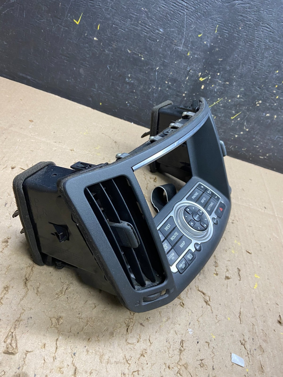 2007 - 2008 Infiniti G35 EX35 Radio Player Screen Panel Bezel U5690 DG1