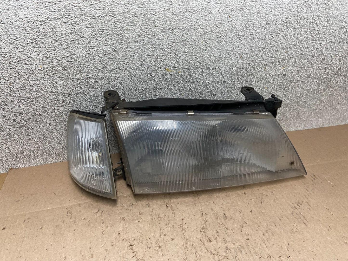 1995 to 1998 Nissan Sentra Passenger Right Side Headlight Z6459 DW0
