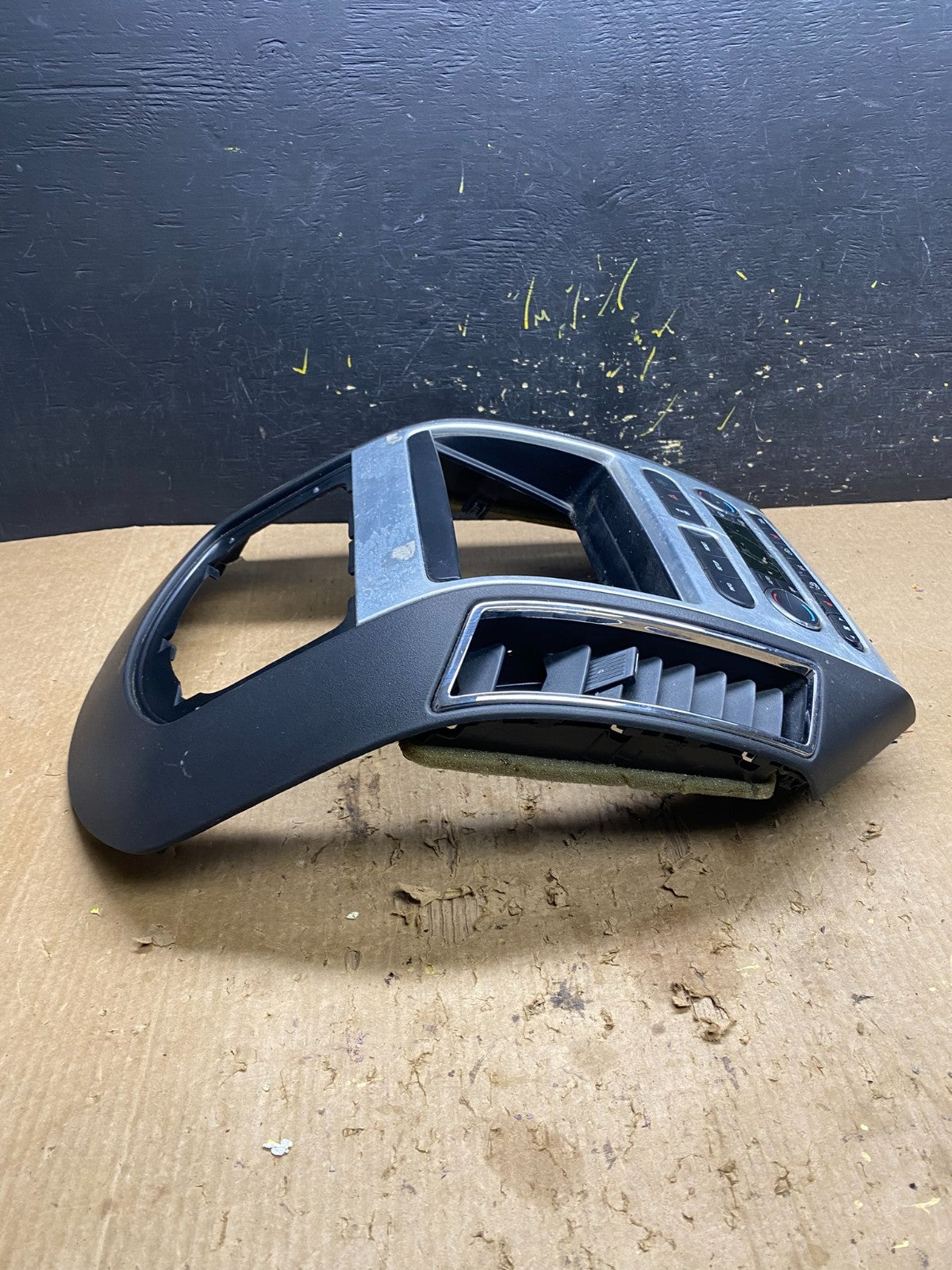 2007 - 2010 Ford Edge Heater Climate Control Radio Control Dash Bezel Z7481 DG3