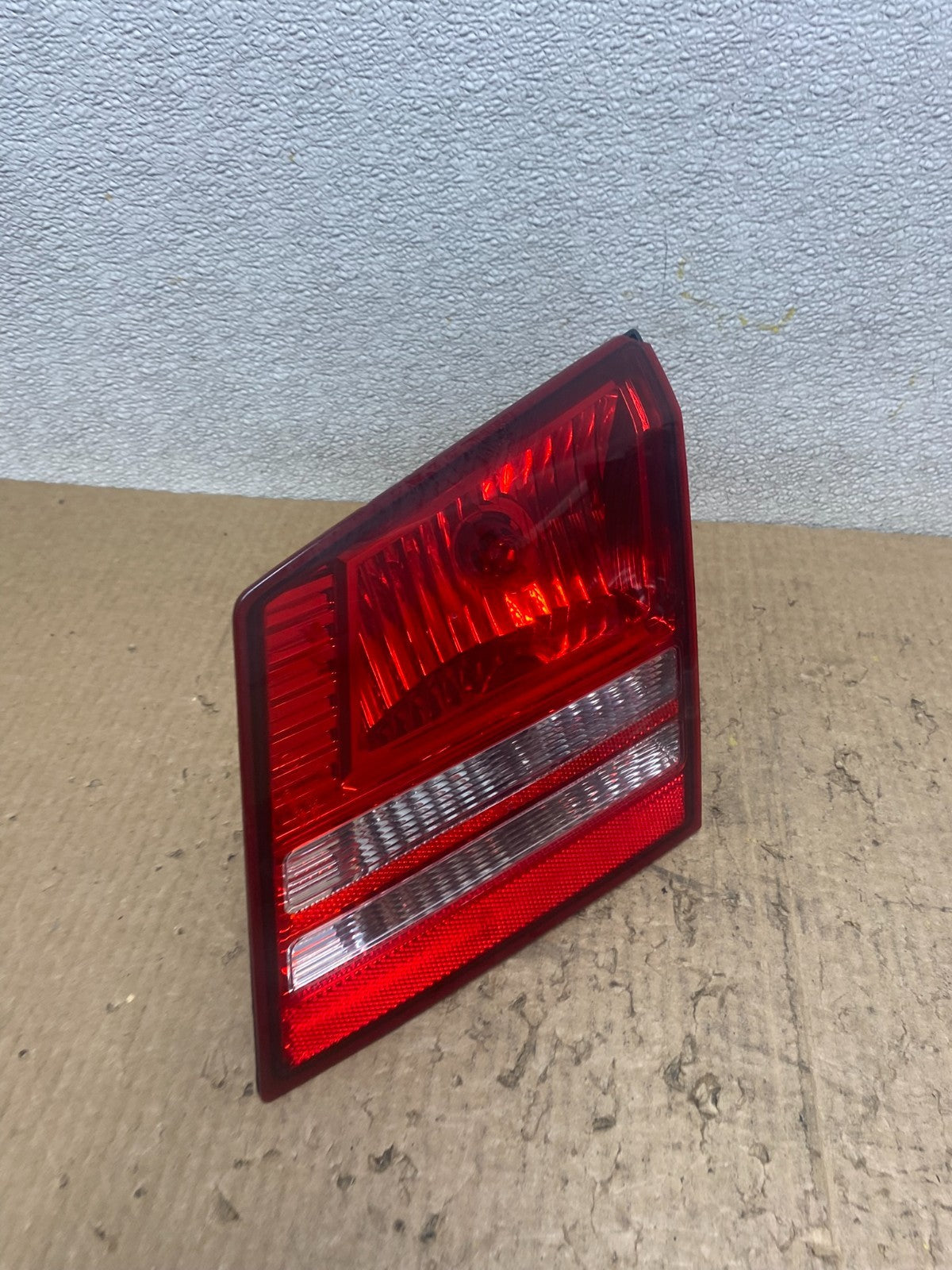 NO LED 2009-2011 Dodge Journey Right Passenger side Tail Light Inner Oem W75702
