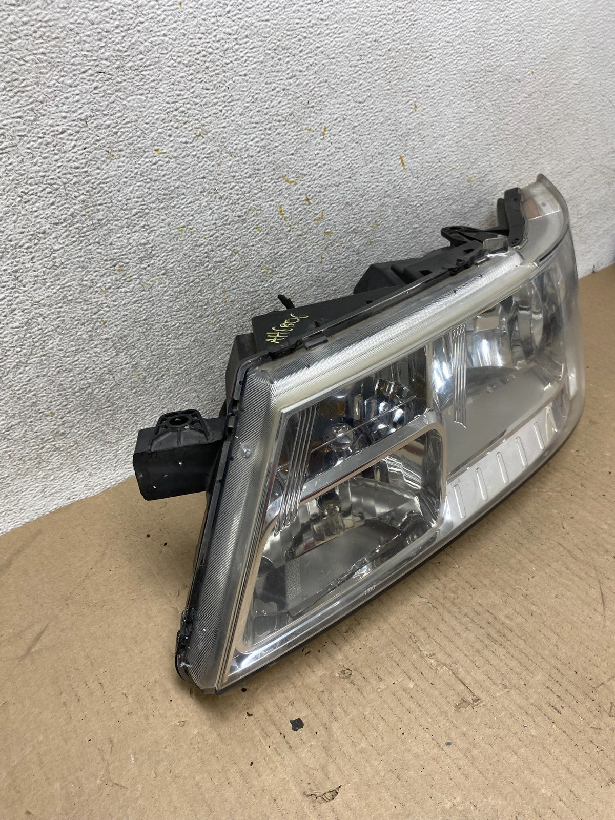2009 to 2017 Dodge Journey Headlight Left Driver Lh Side Halogen AH6806 DW2