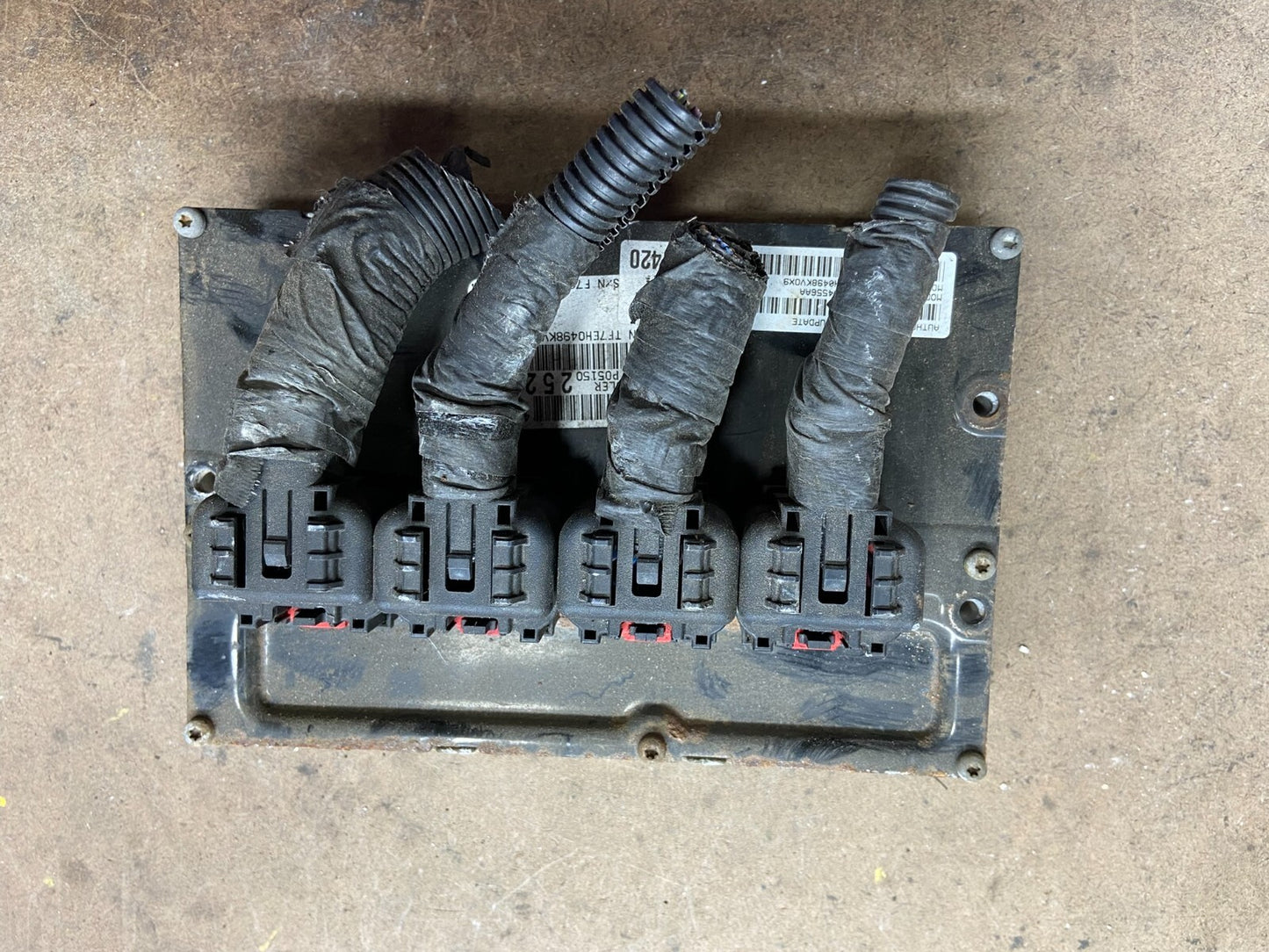 2008 2009  Caravan Town & Country 3.3L Engine Control p68044556aa N0286 DG0