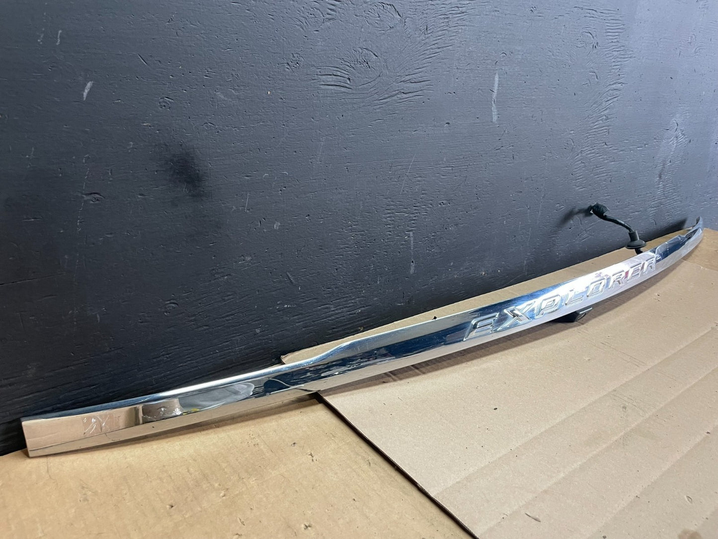 2011 to 2014 Ford Explorer Rear Tailgate Gate Trim Molding With Camera AB7593 DG2