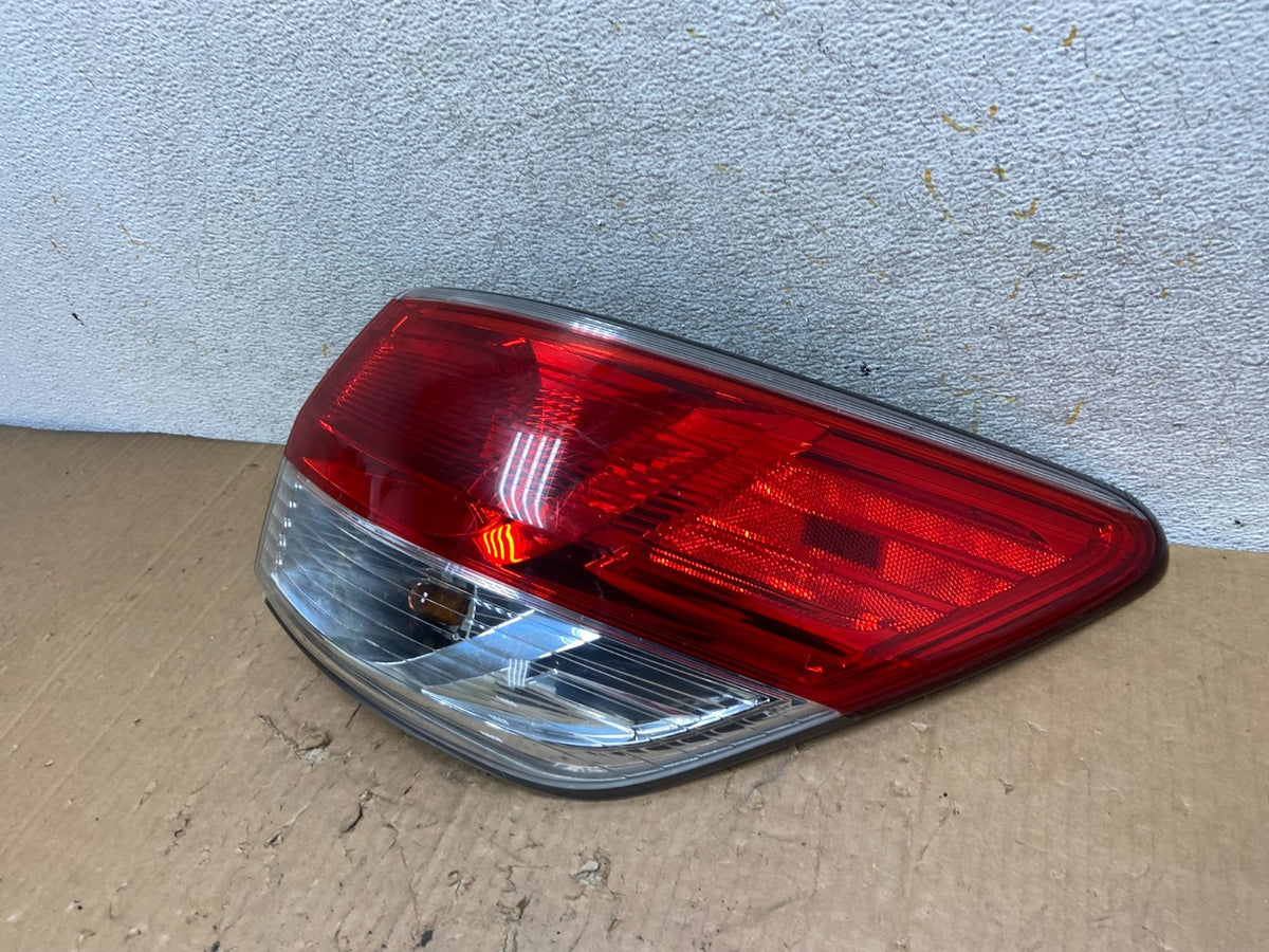 2013 to 2016 Nissan Pathfinder Passenger Right Side Tail Light AI9166 LK1