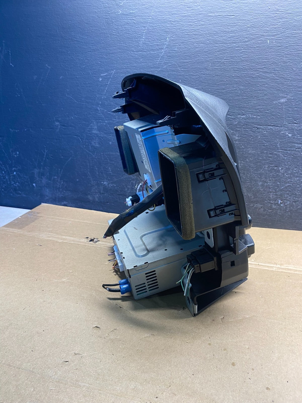 2001 to 2003 Lexus Rx300 Radio Receiver Head Unit + Bezel Surround AD4930 DG2