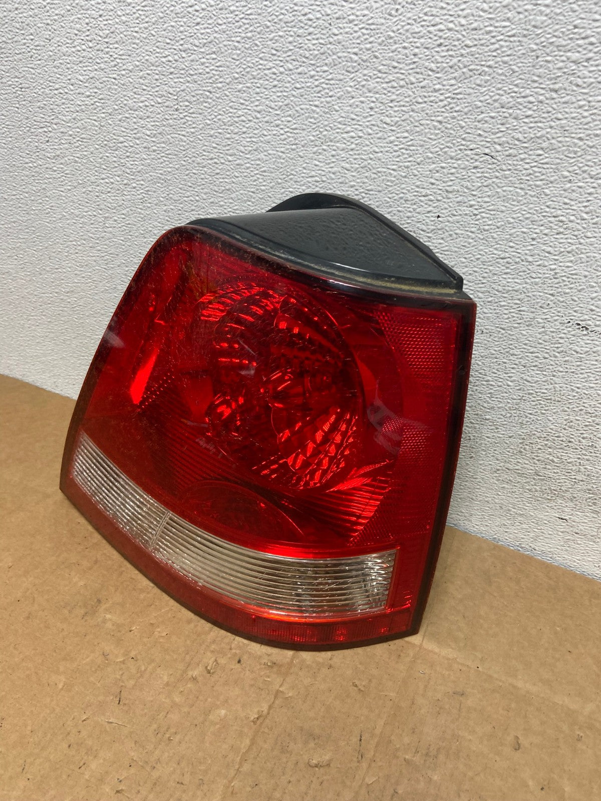 2003 to 2006 Kia Sorento Right Passenger RH Side Tail Light AD4592 LK1