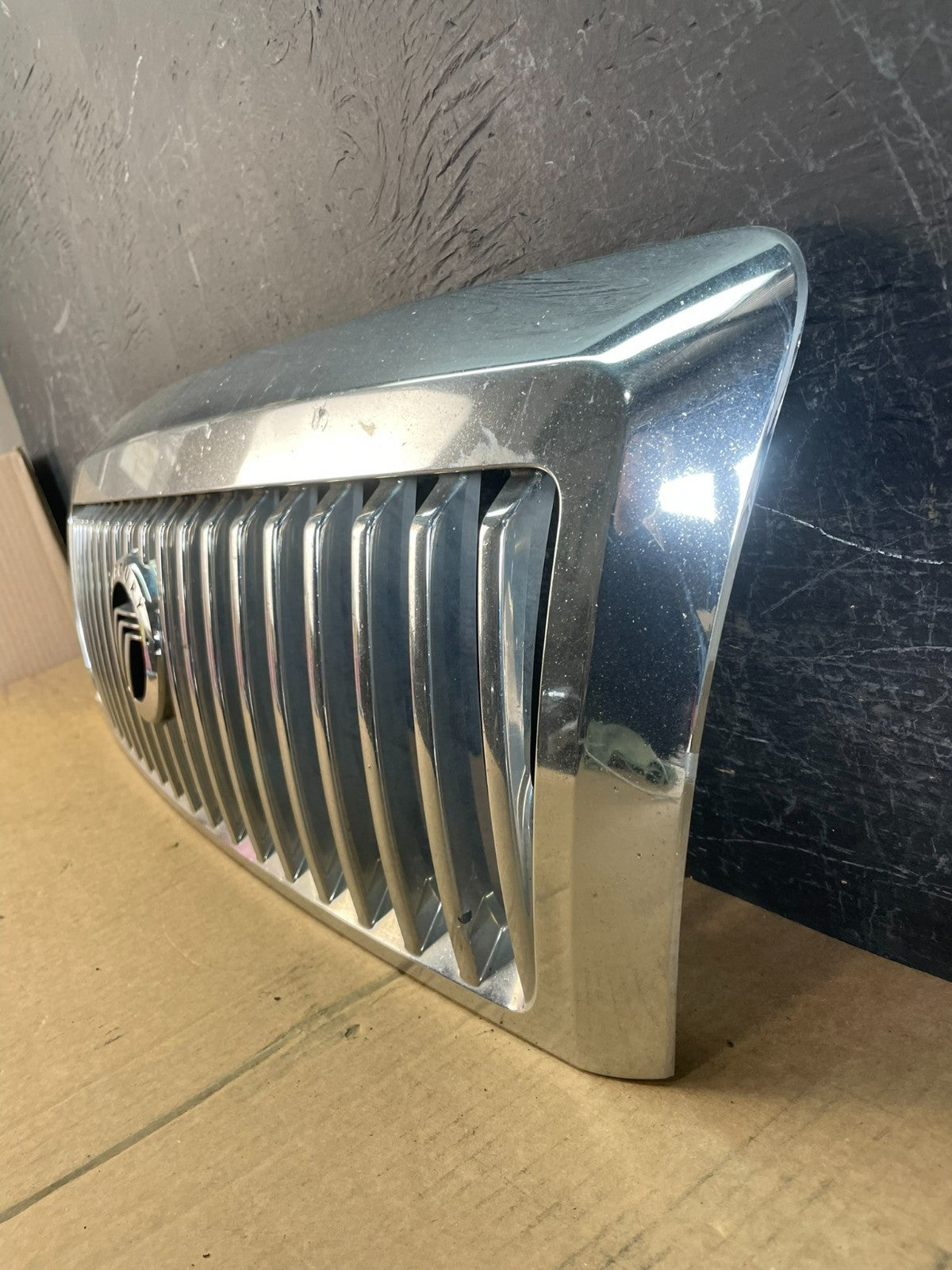 2006 to 2008 Mercury Grand Marquis Front Upper Grill Grille ad0222 DG1