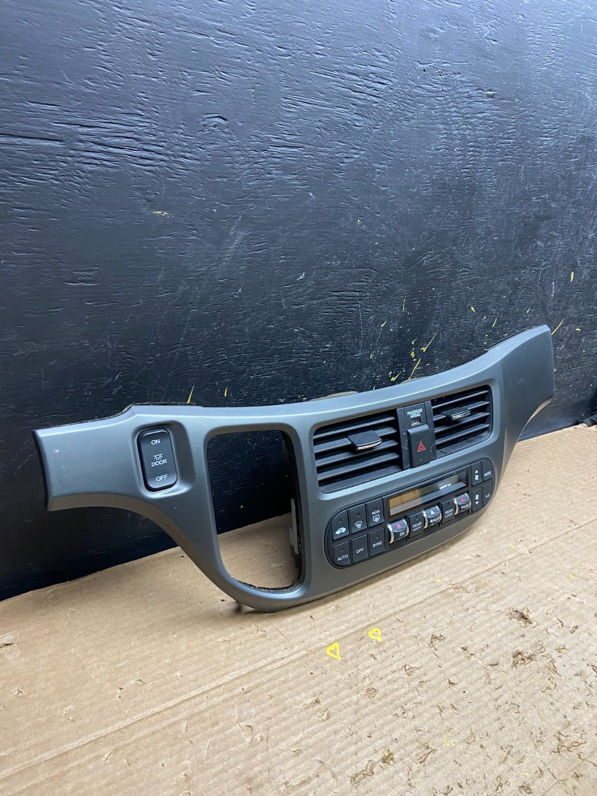 2005 to 2010 Honda Odyssey  Radio Climate Control Dash Trim Bezel w3223 DG2