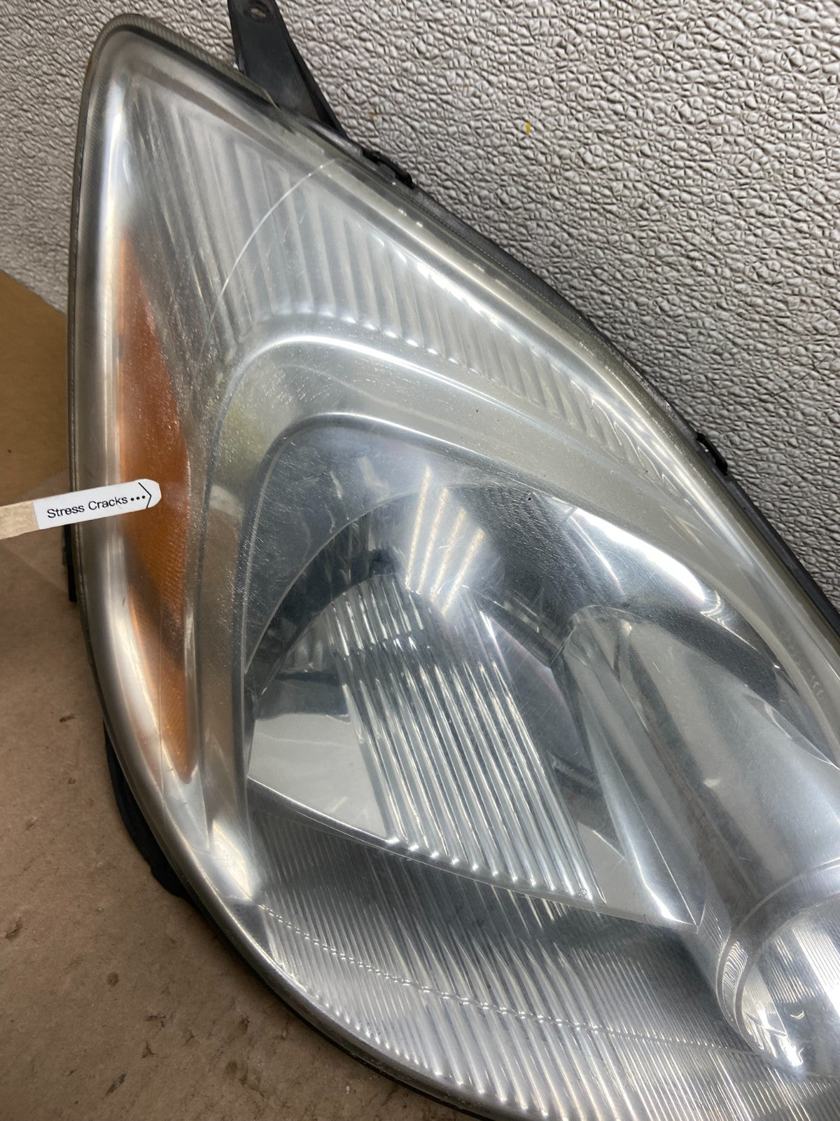 2004-2005 Toyota Sienna Right Passenger Halogen Headlight OEM Z6101 DW4