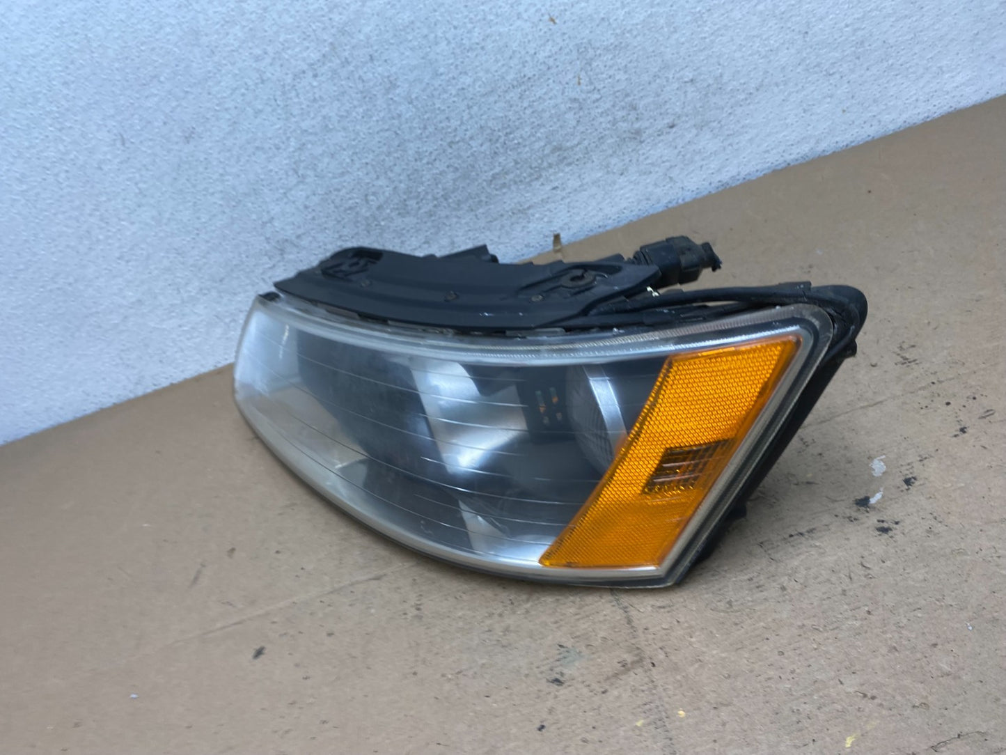 2006 to 2008 Hyundai Sonata Left Driver LH Side Headlight Halogen AF5075 DW1
