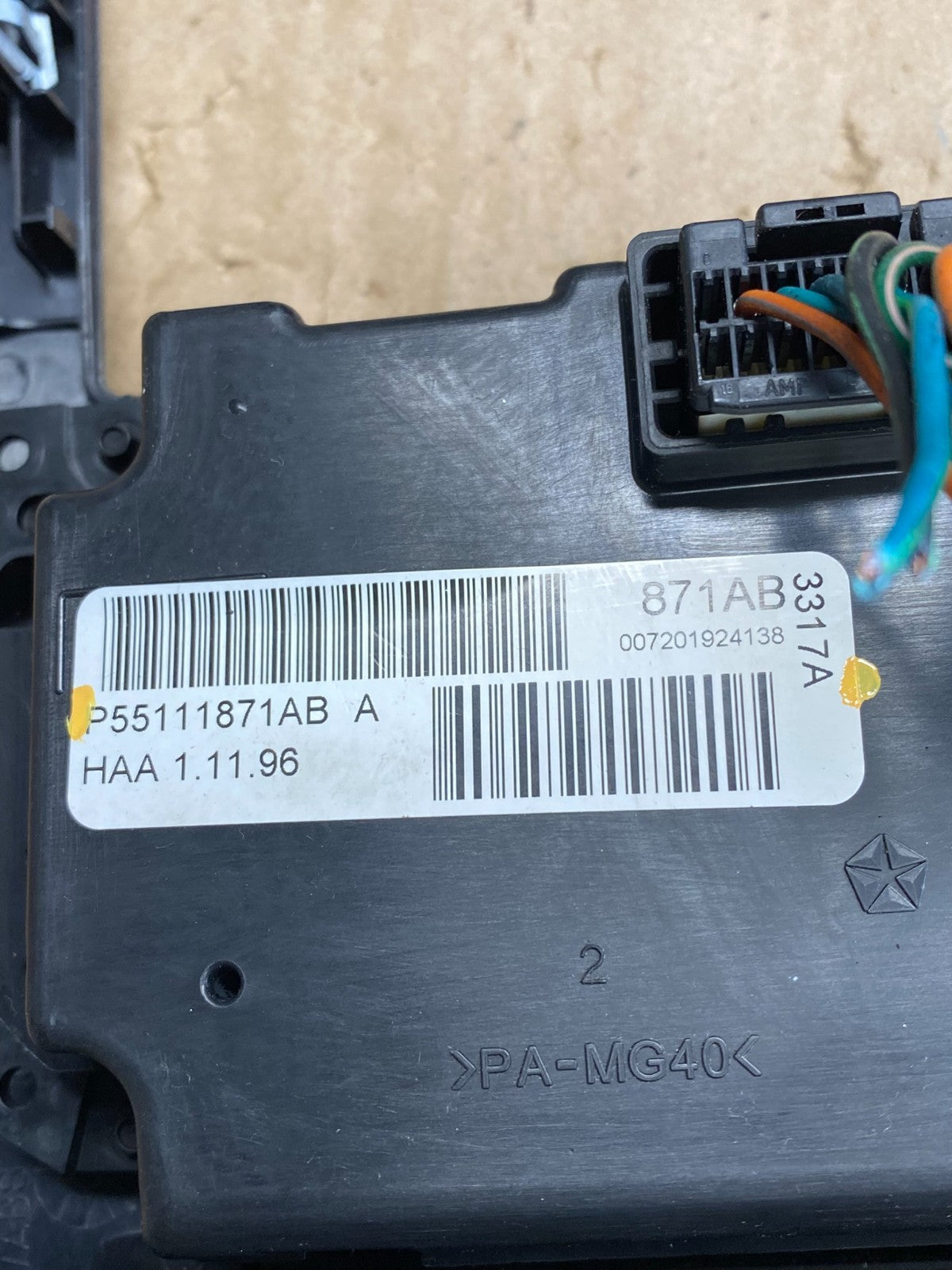 2005 to 2007 Chrysler 300 Dash Heater A/C Climate Control Radio Panel AJ1393 DG4