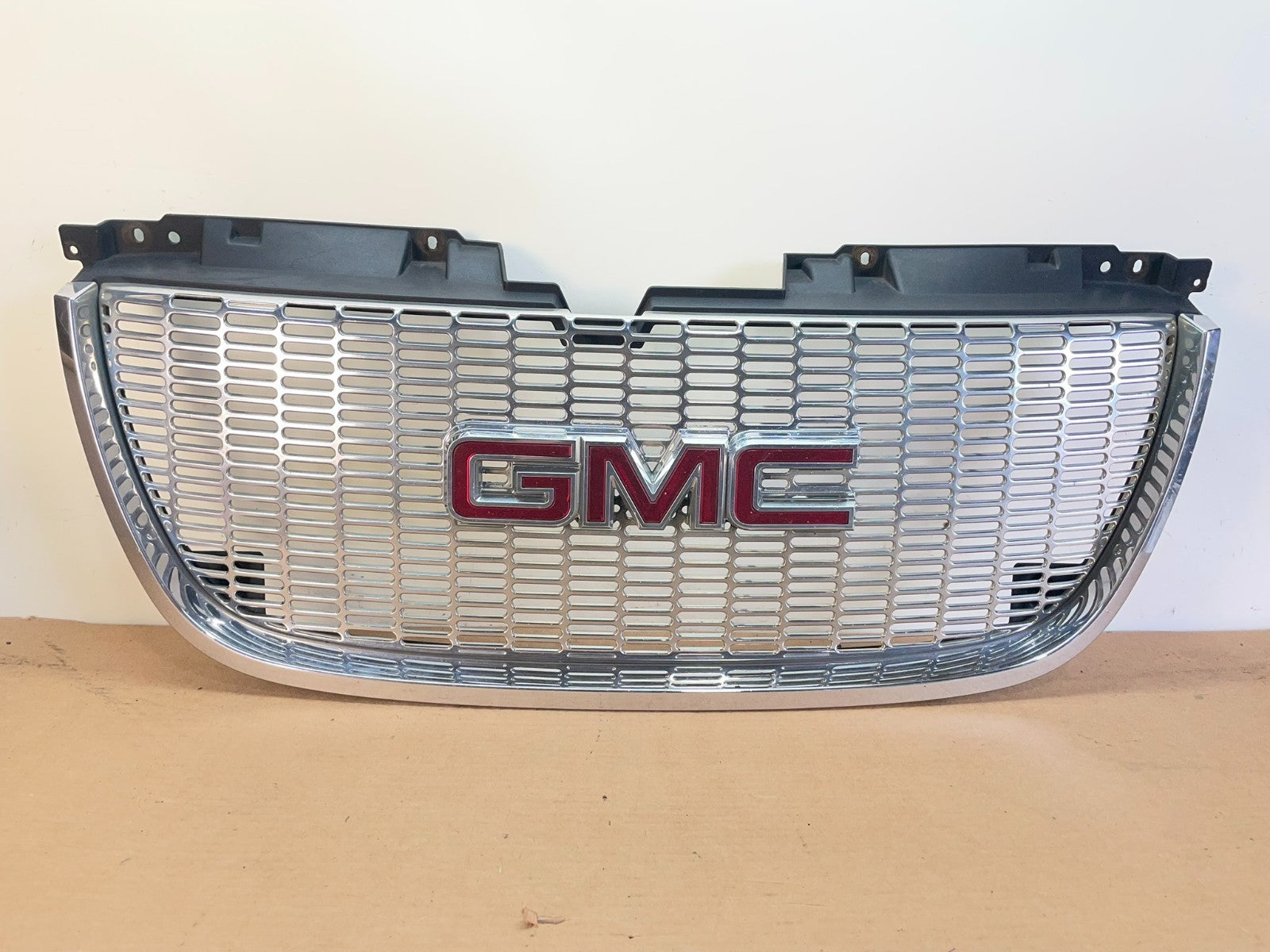 2011 to 2012 GMC Acadia Denali Front Upper Grill Grille AF8779 DG0