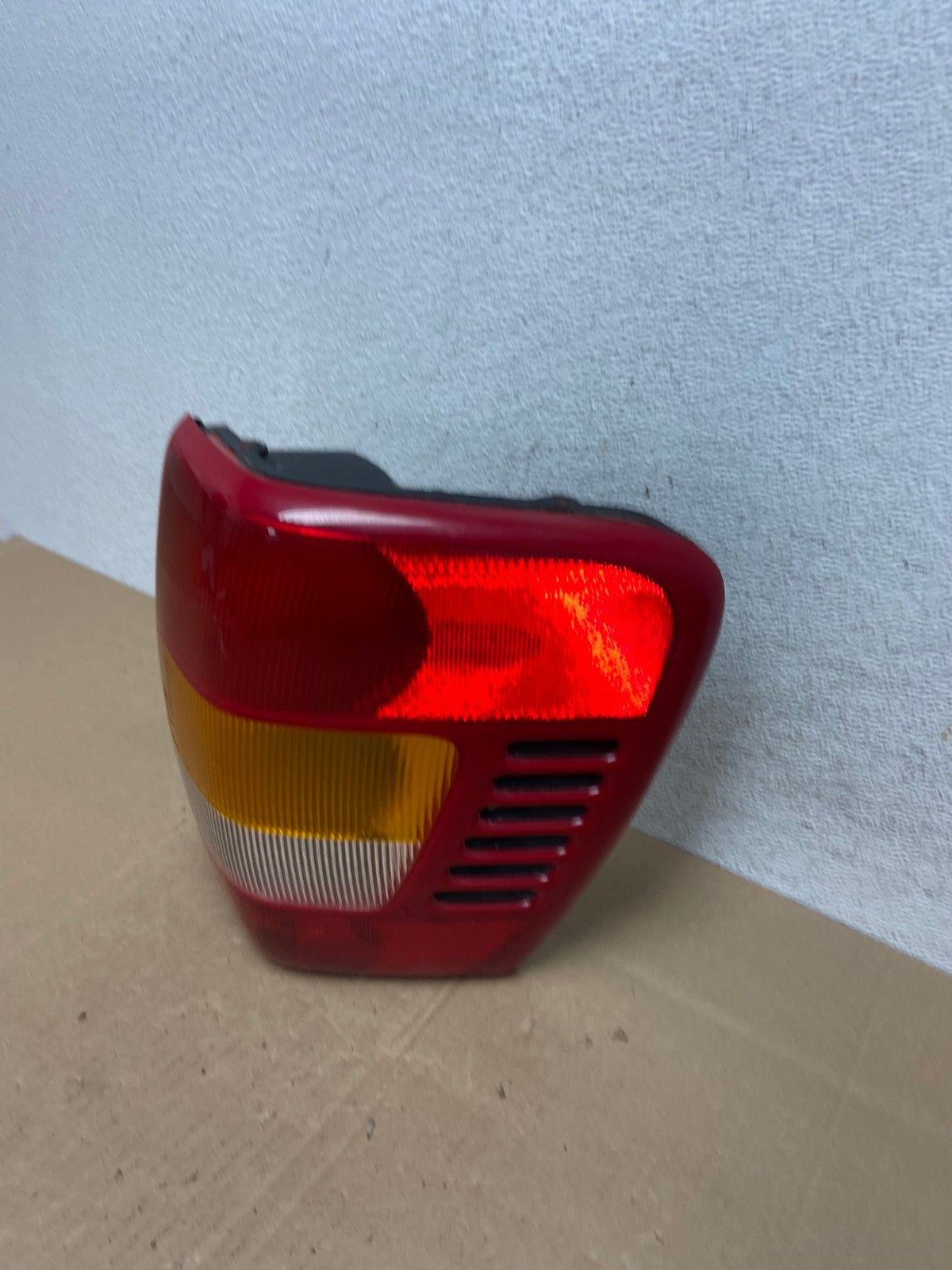 1999-2004 Jeep Grand Cherokee WJ Right Passenger Side Rh Tail Light AE4986 LK0