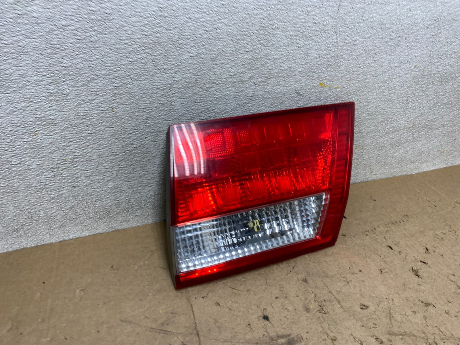 2005 2006 2007 Honda Odyssey Inner Right Passenger RH Tail Light X2233 DW2
