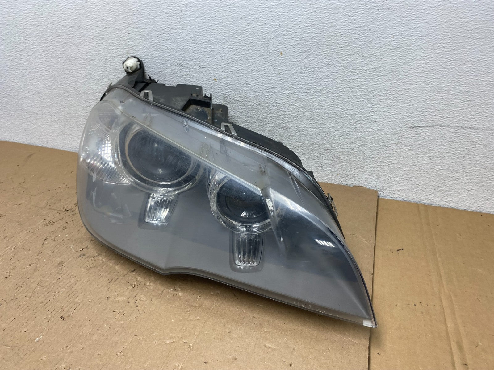 2011 to 2013 BMW X5 Right Passenger RH Side Headlight Xenon HID AD8208 DW1