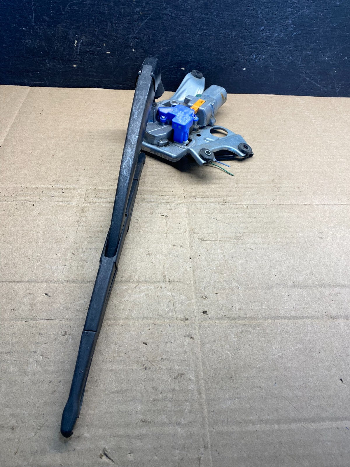 2010 to 2014 Subaru Legacy Outback Rear Wiper Motor AE82612