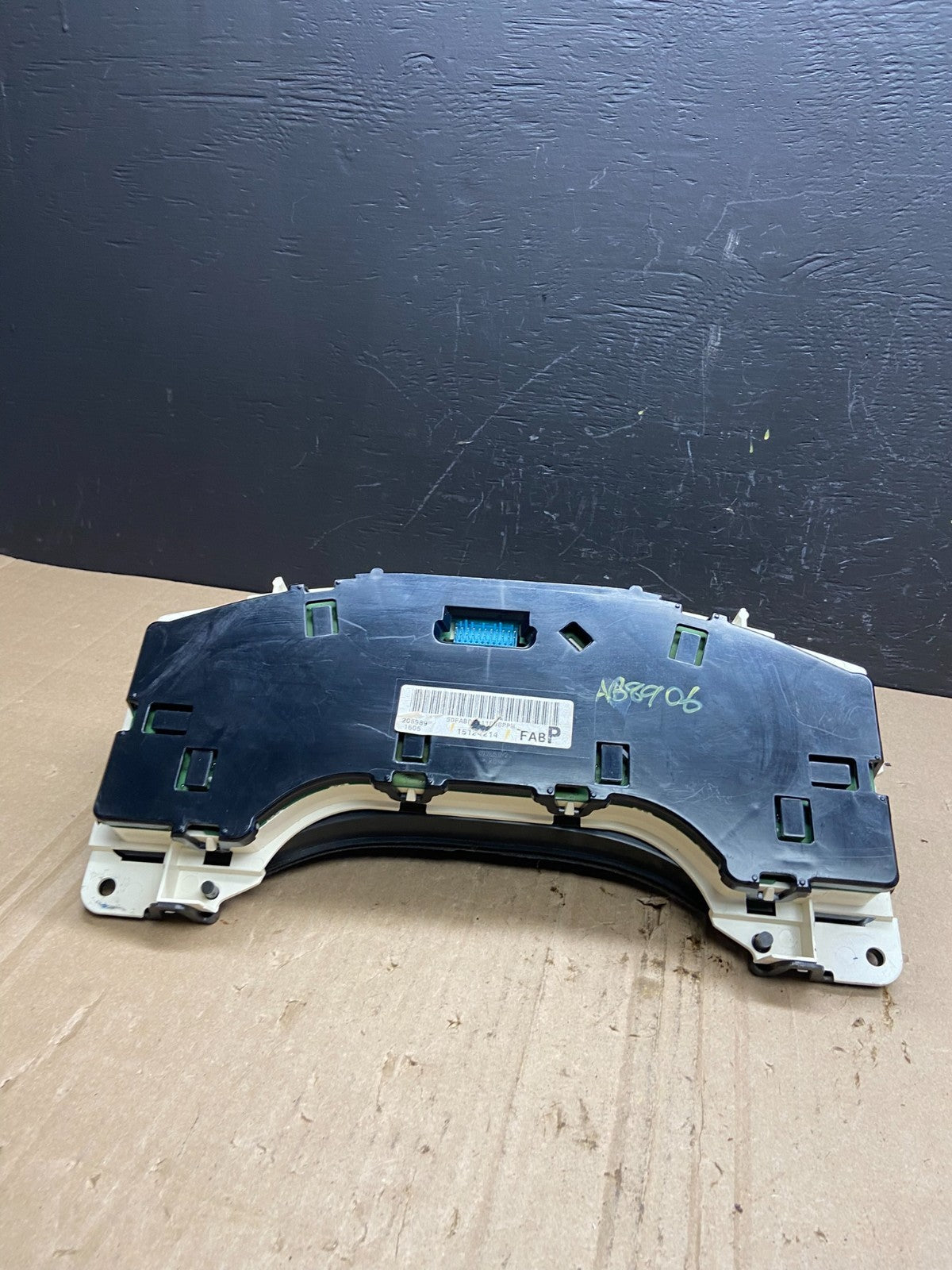 2004 to 2007 Chevrolet Express Speedometer Cluster Gauge OEM  AB8906  DG5