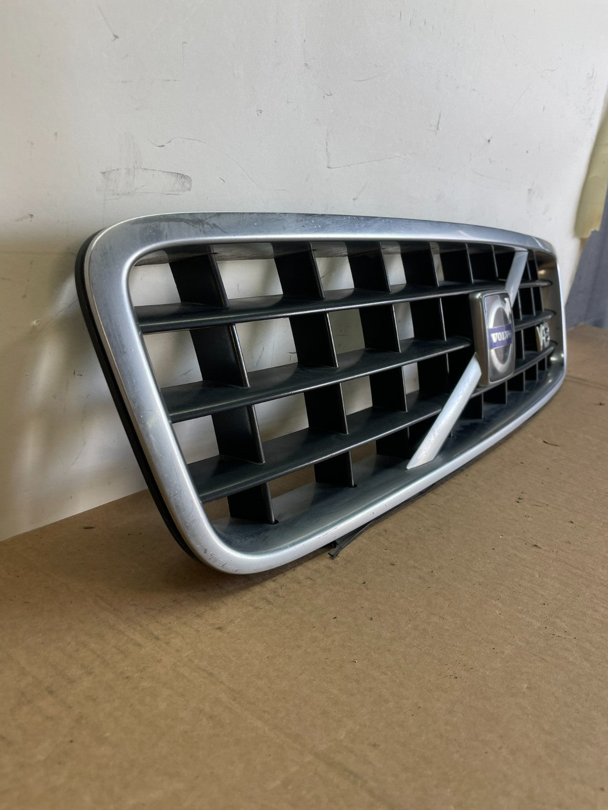 2003 to 2013 Volvo XC90 Front Upper Grill Grille AG2950 DG2