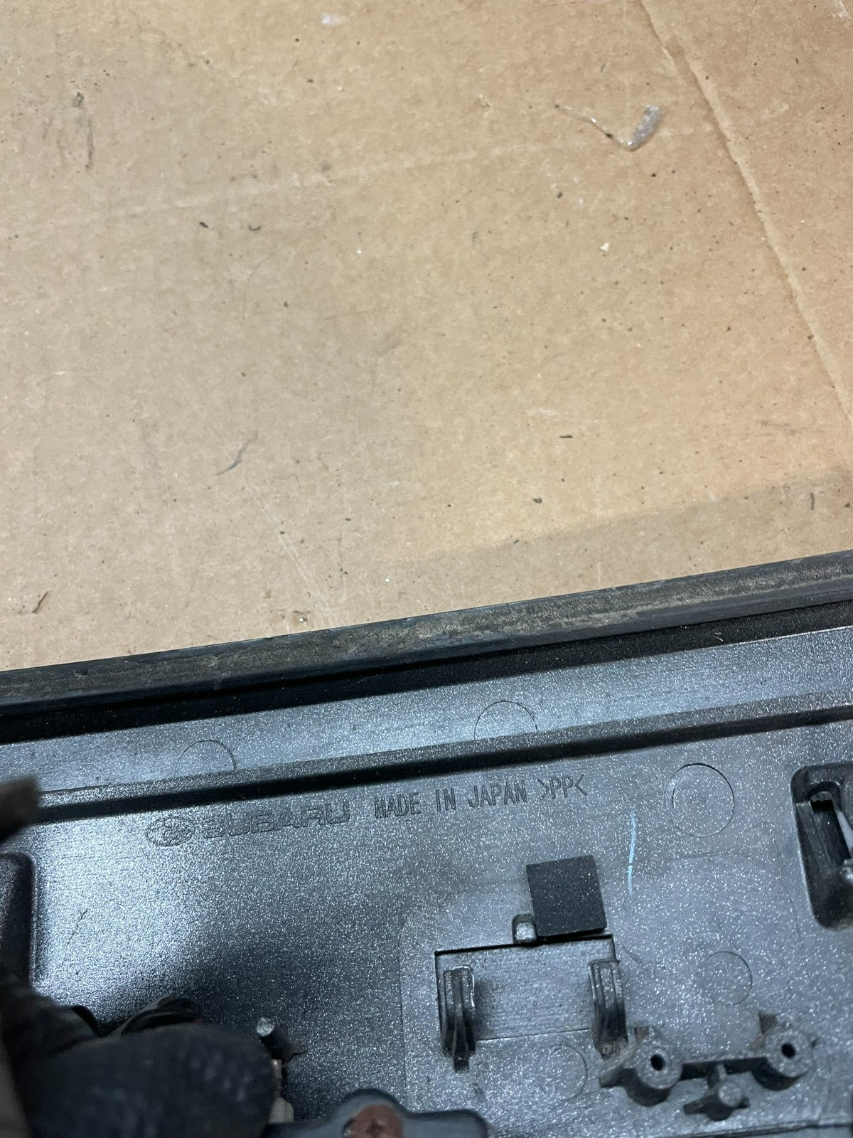 2009 - 2013 Subaru Forester  Liftgate Tailgate Trunk Trim Molding Z5740 DG10