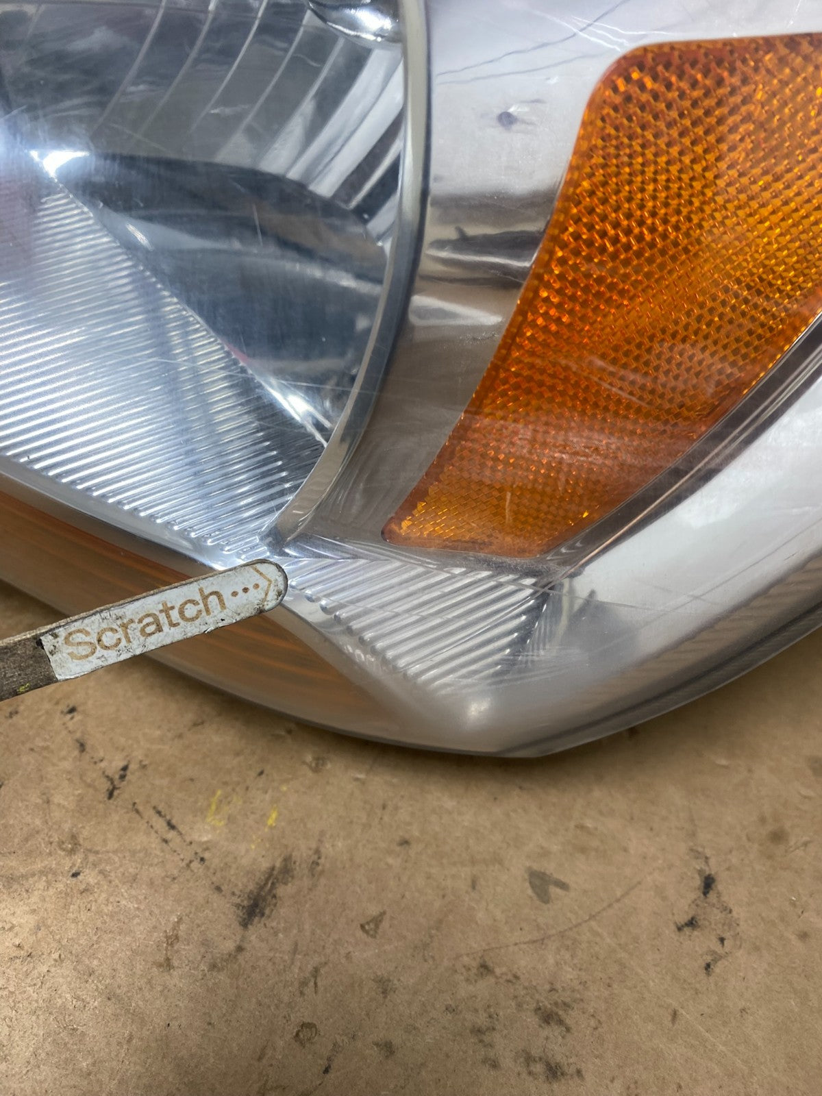2005 to 2006 Kia Sportage Left Driver LH Halogen Headlight OEM X5083 DW4