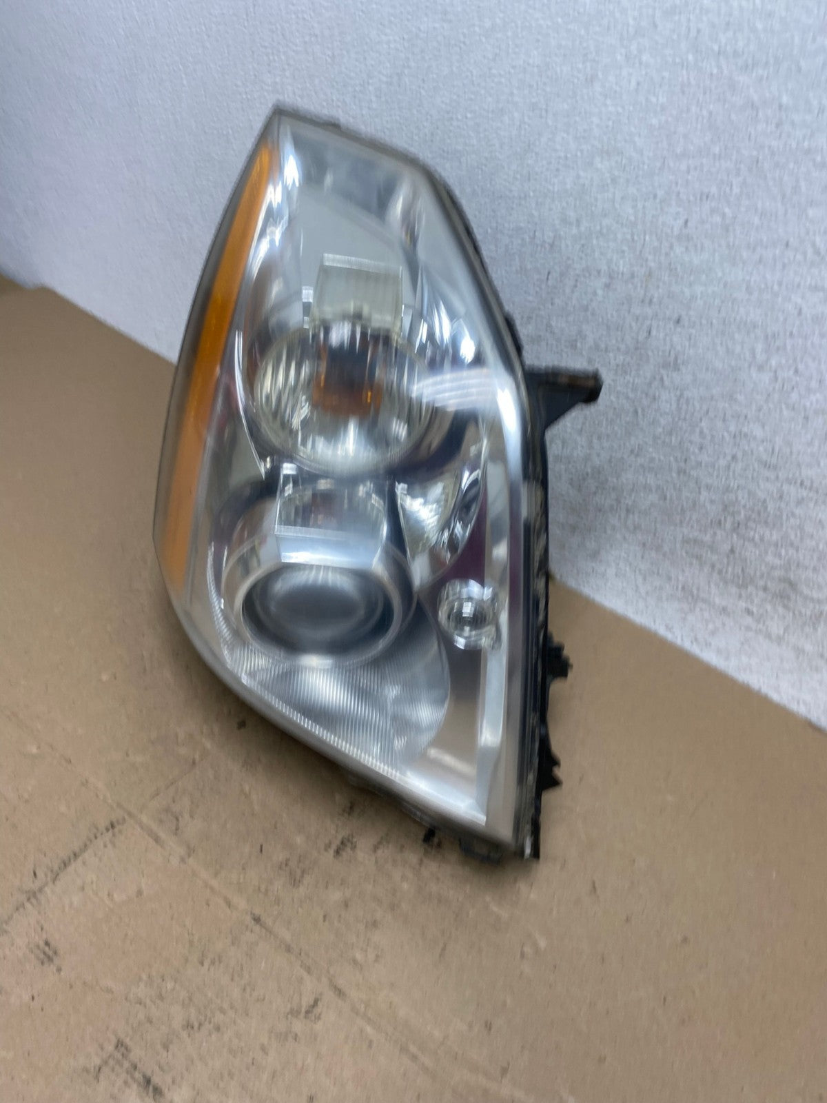 2006 to 2011 Cadillac DTS Right Passenger RH Side Xenon Hid Headlight AF44831
