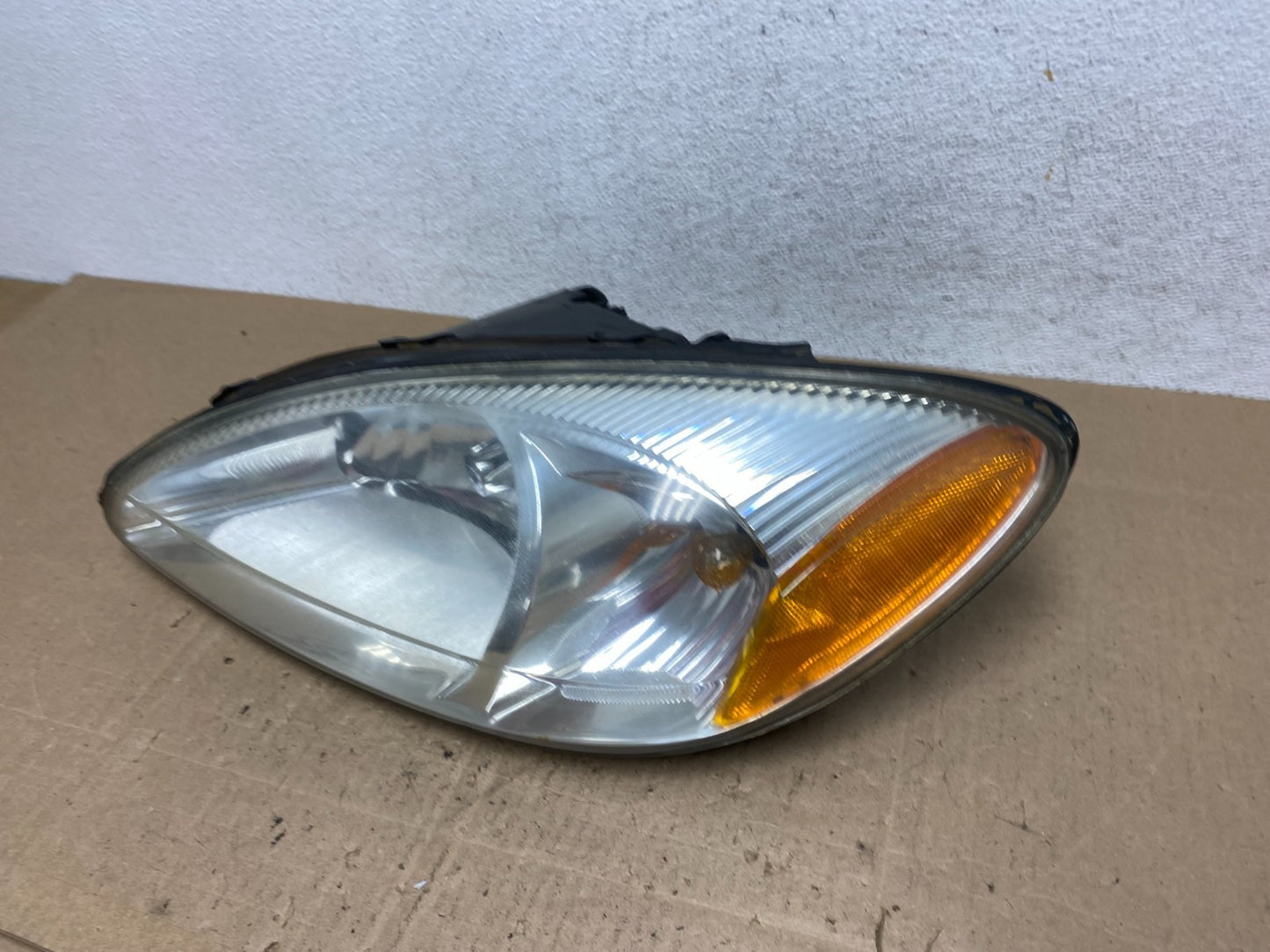 2000 to 2007 Ford Taurus Left Driver LH Side Halogen Headlight AE6513 DW1